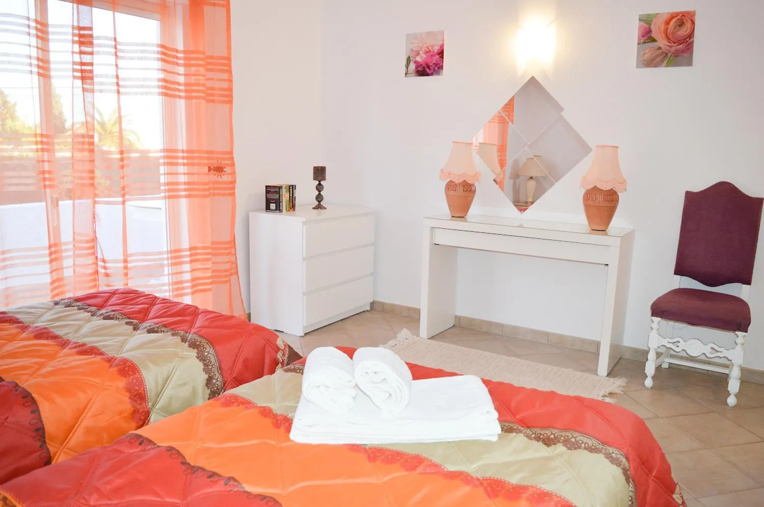 Bedroom, Bed in Algarpraia