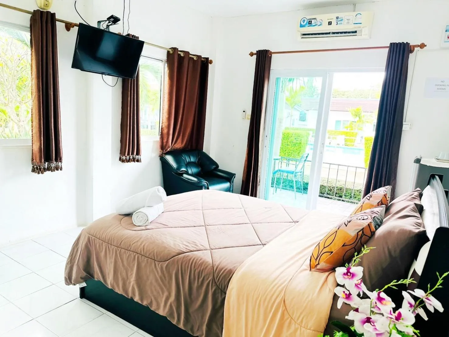 Bed in Billabong Golf Club & Resort