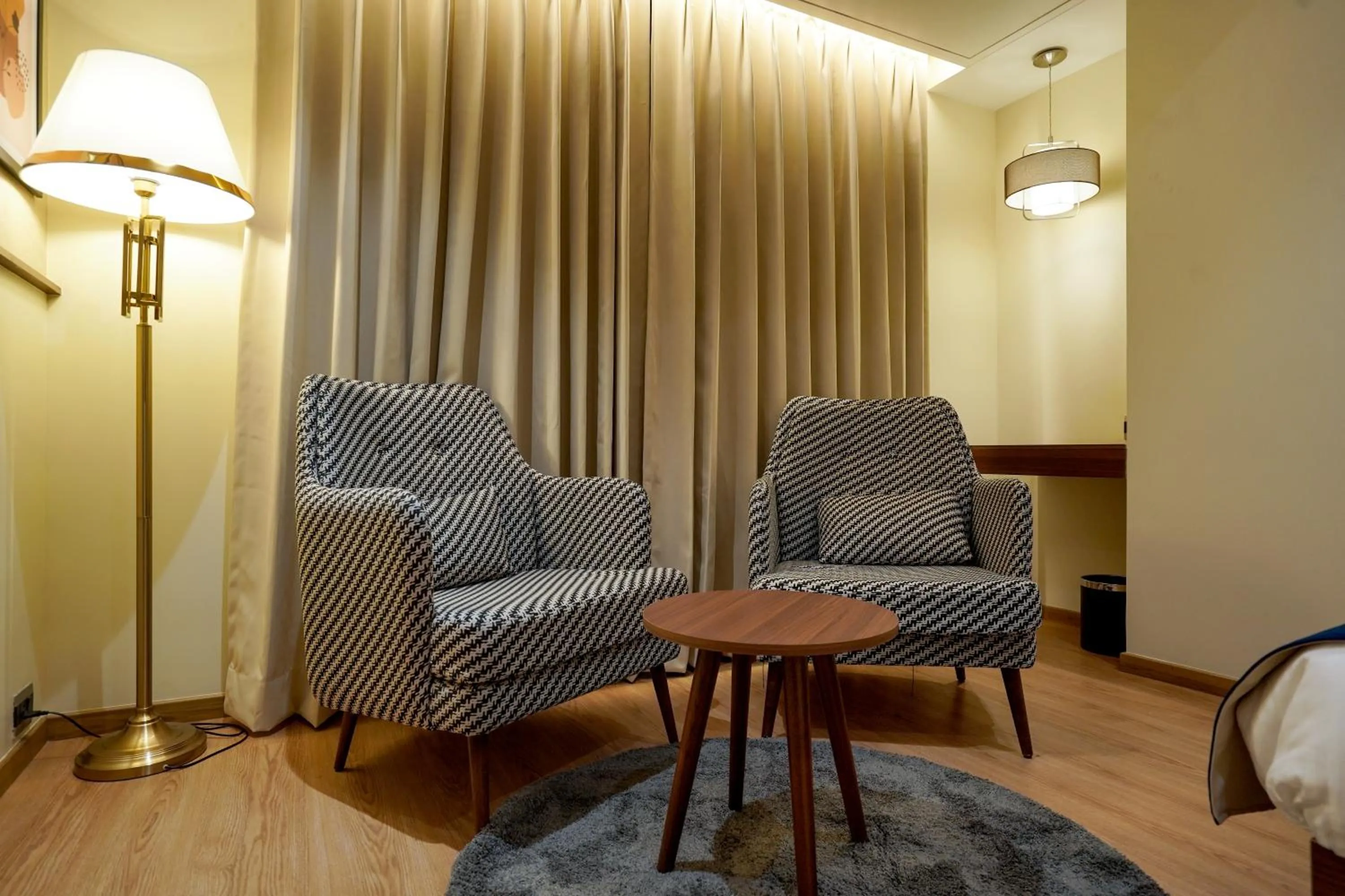 M2 Square by Monday Premium