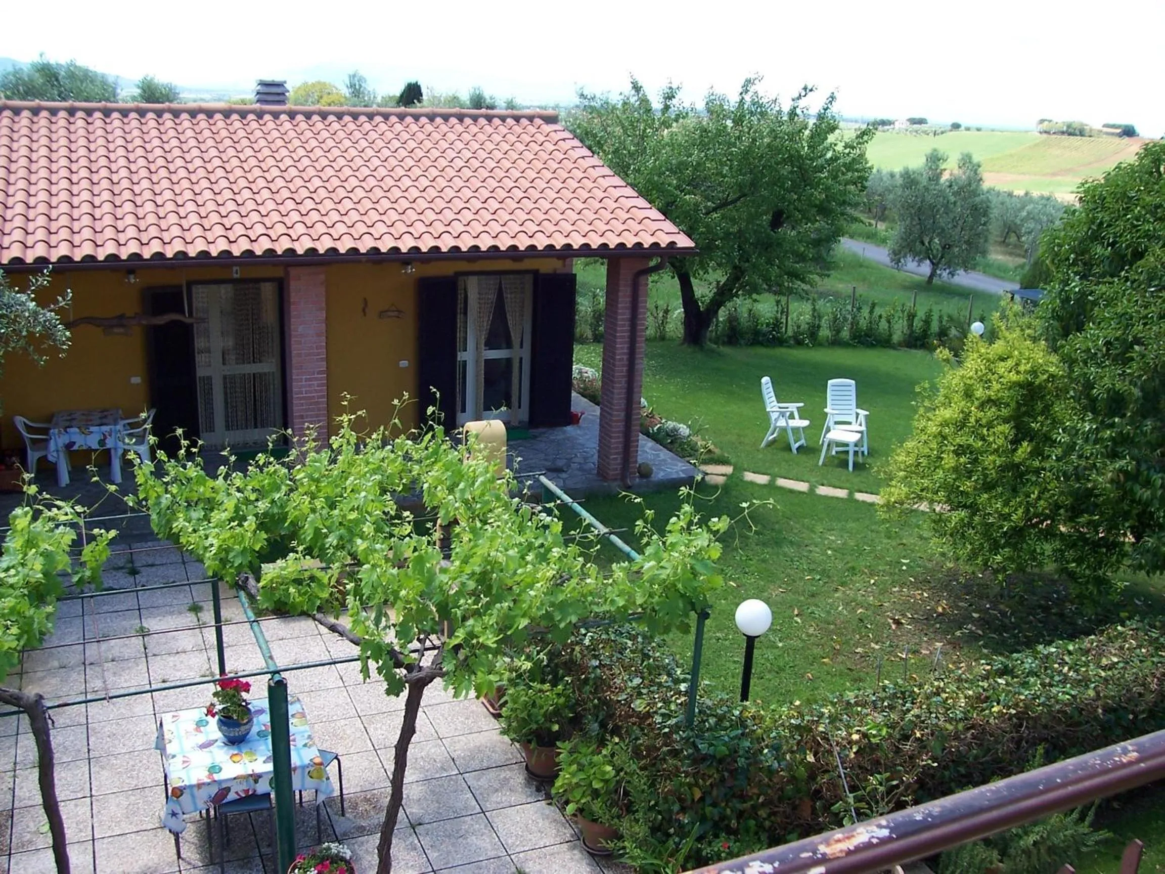 Garden view in Agriturismo La Carlina