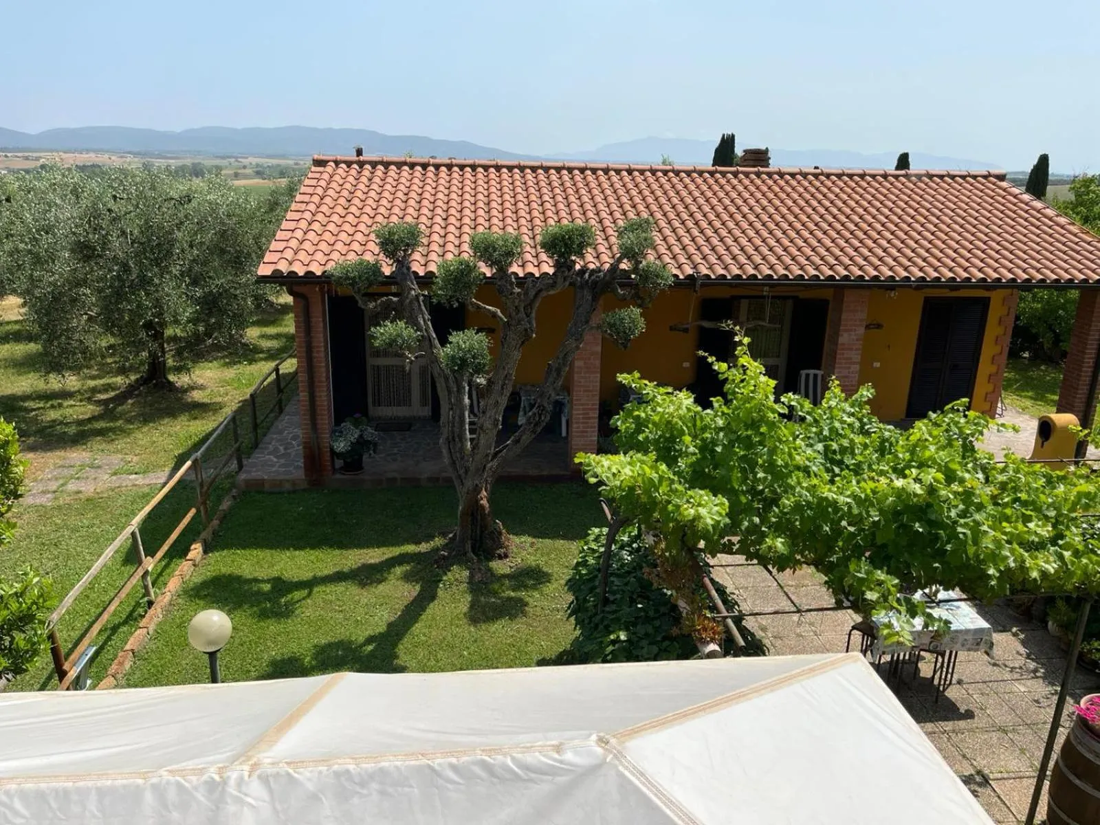 Garden view in Agriturismo La Carlina