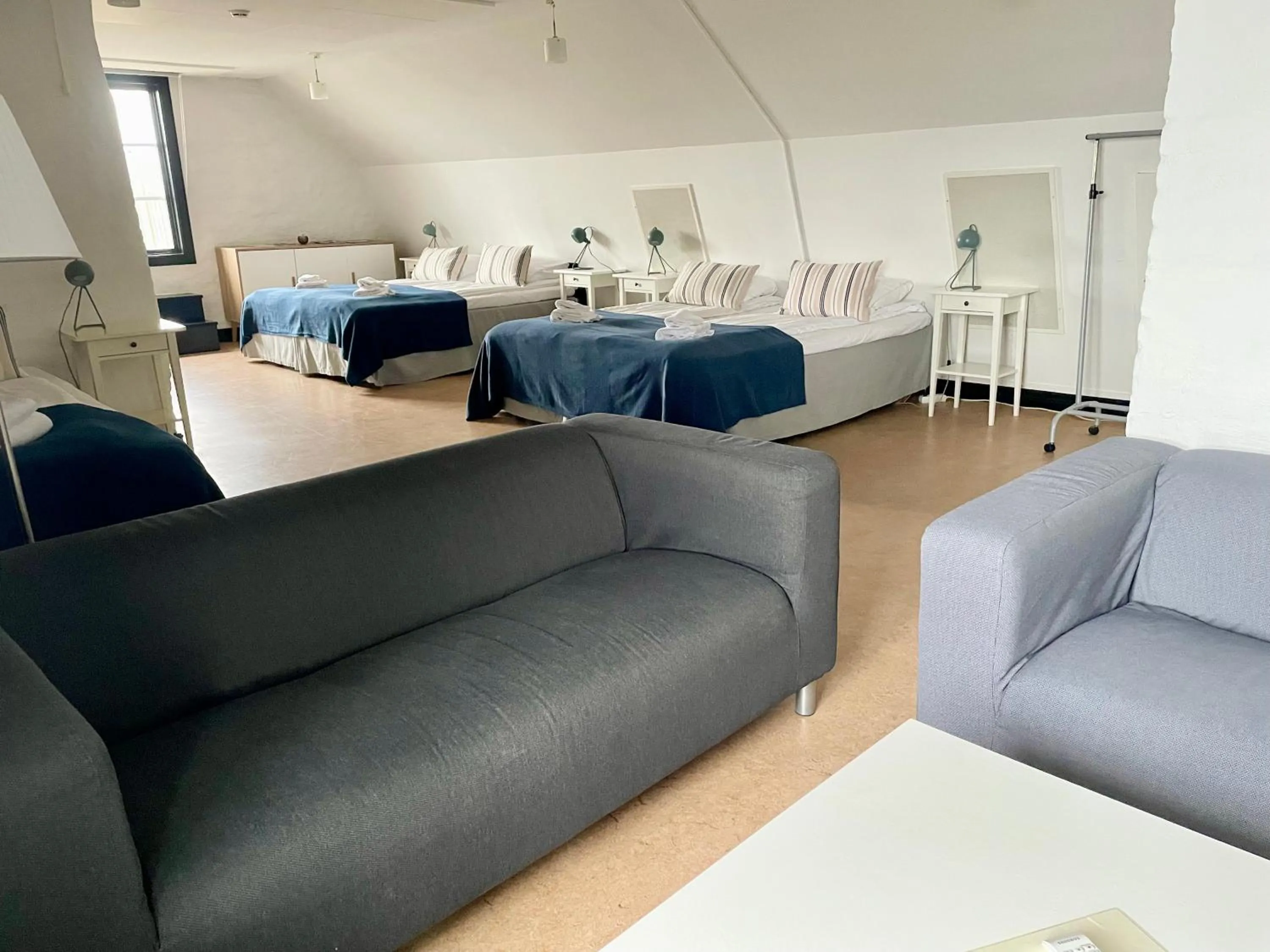 Photo of the whole room, Bed in Fästningens