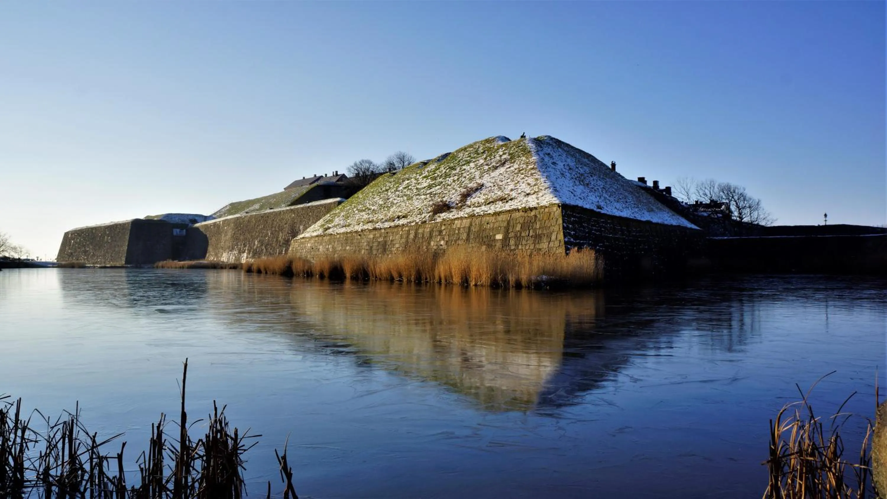 Nearby landmark in Fästningens
