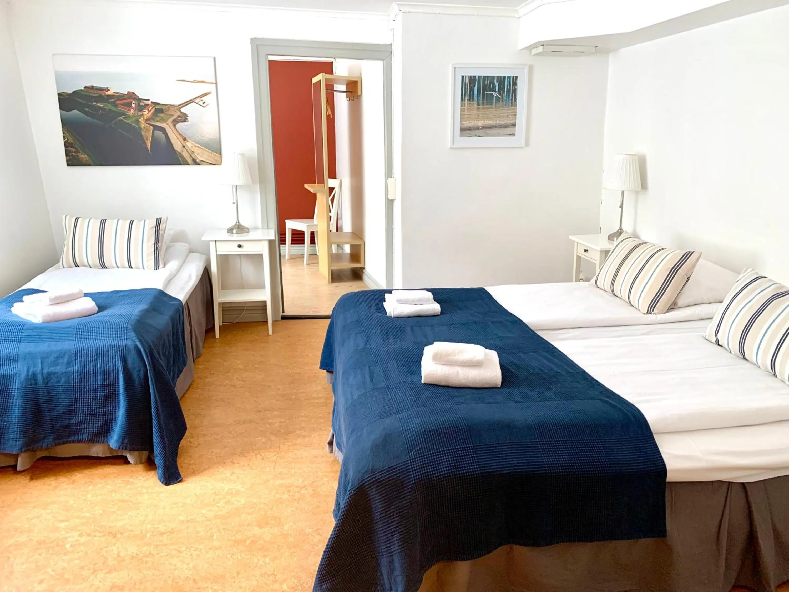 Photo of the whole room, Bed in Fästningens