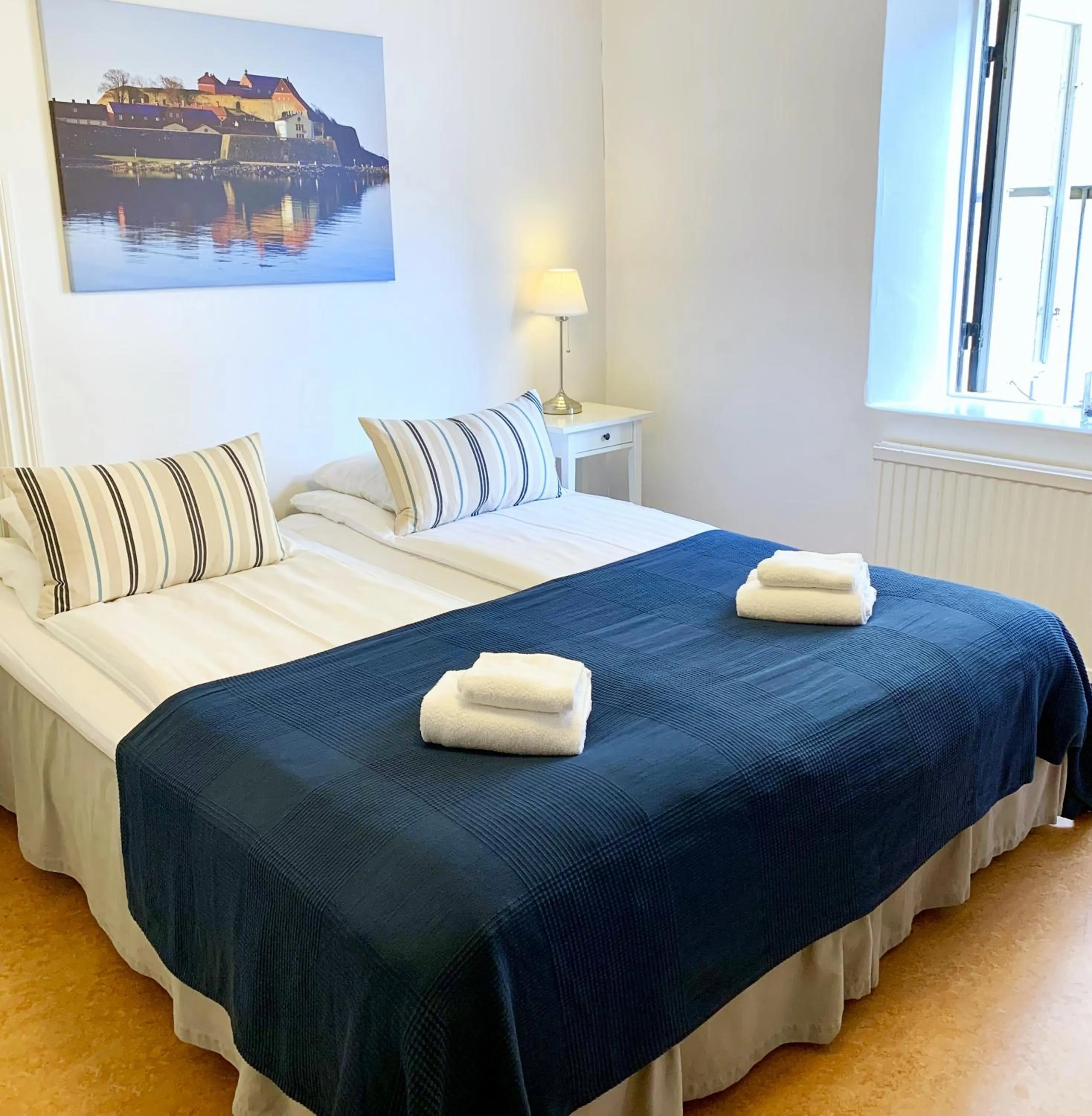 Photo of the whole room, Bed in Fästningens