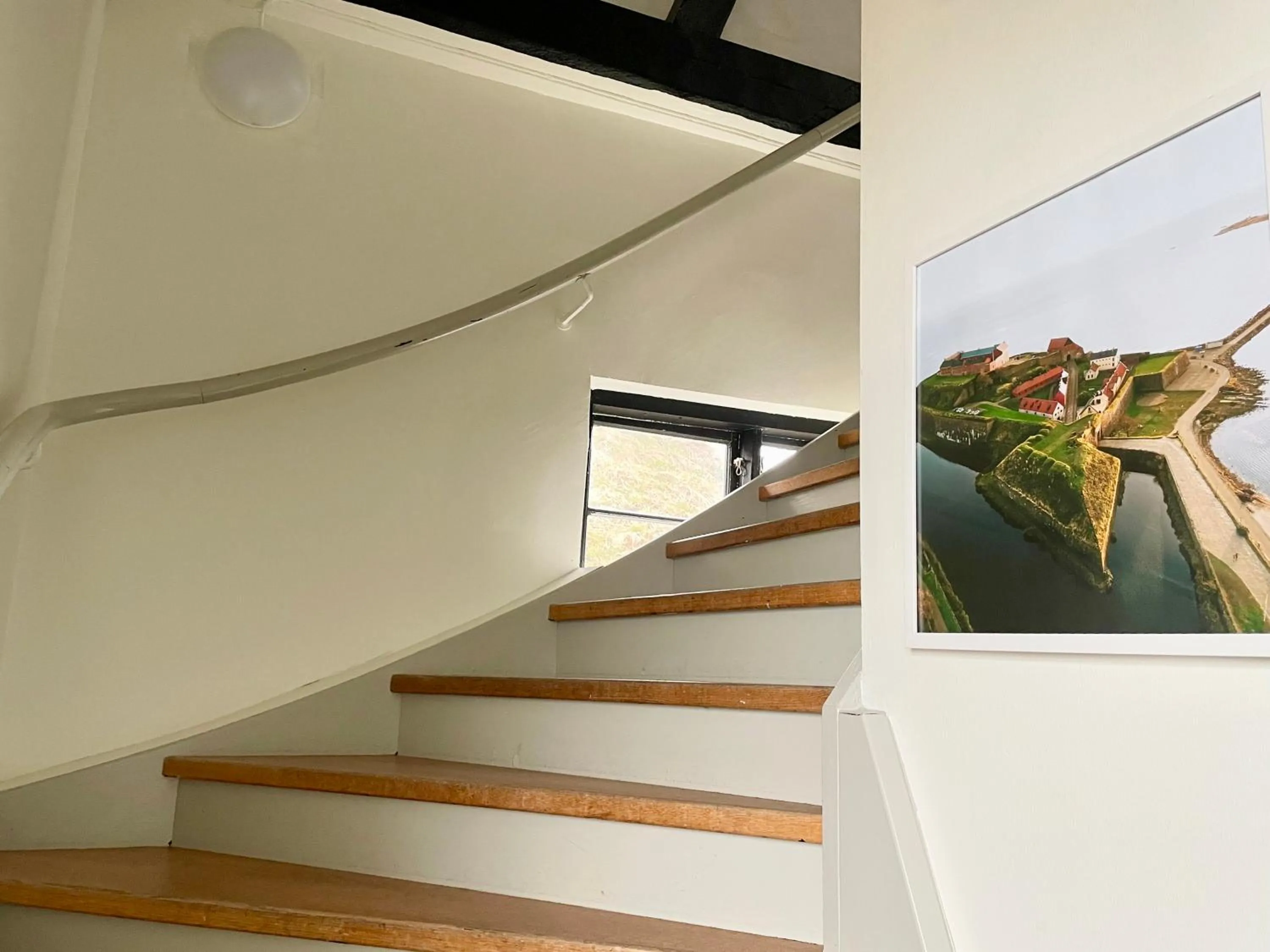 Photo of the whole room in Fästningens