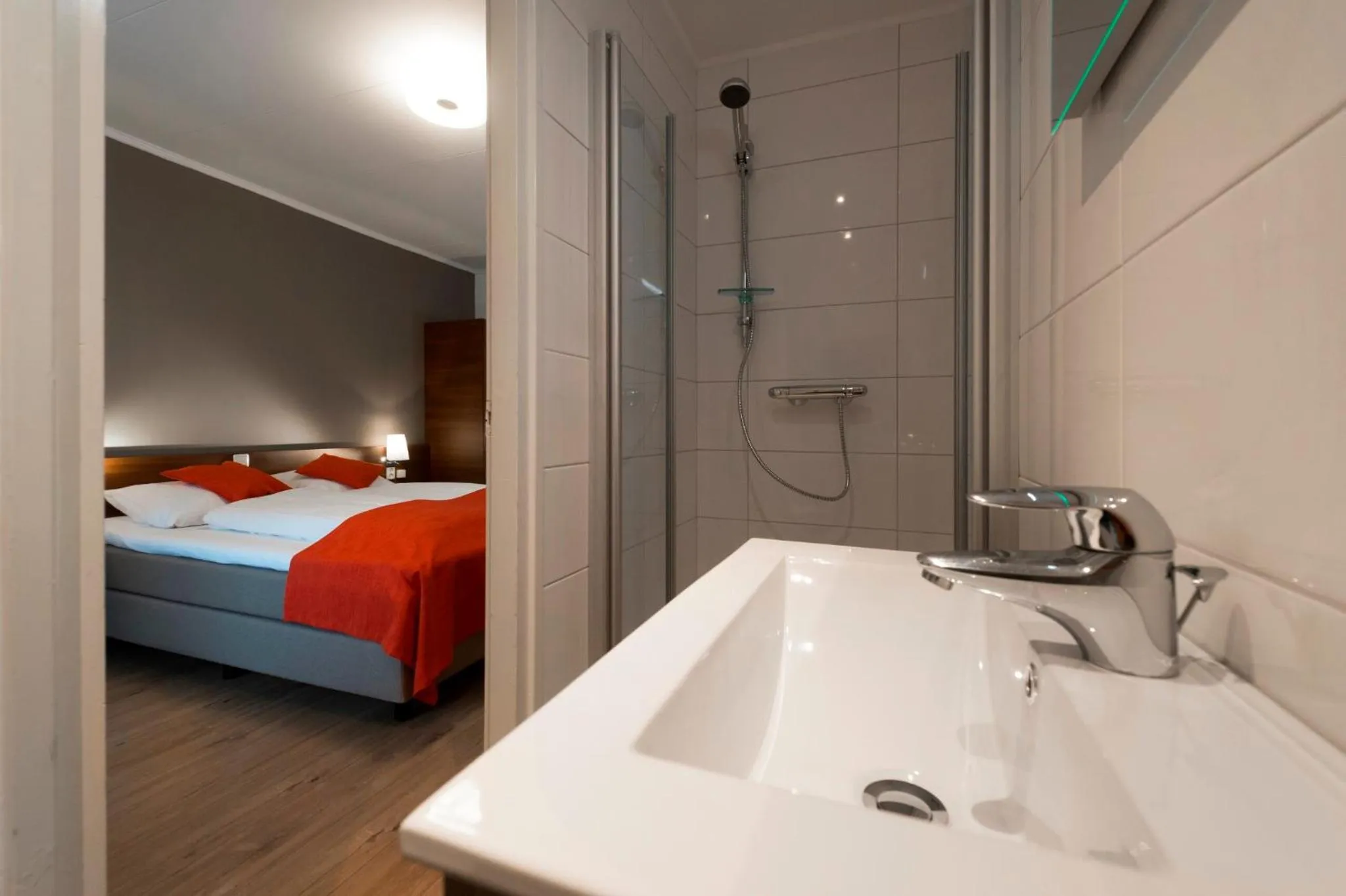 Bathroom, Bed in Hotel Bergrust