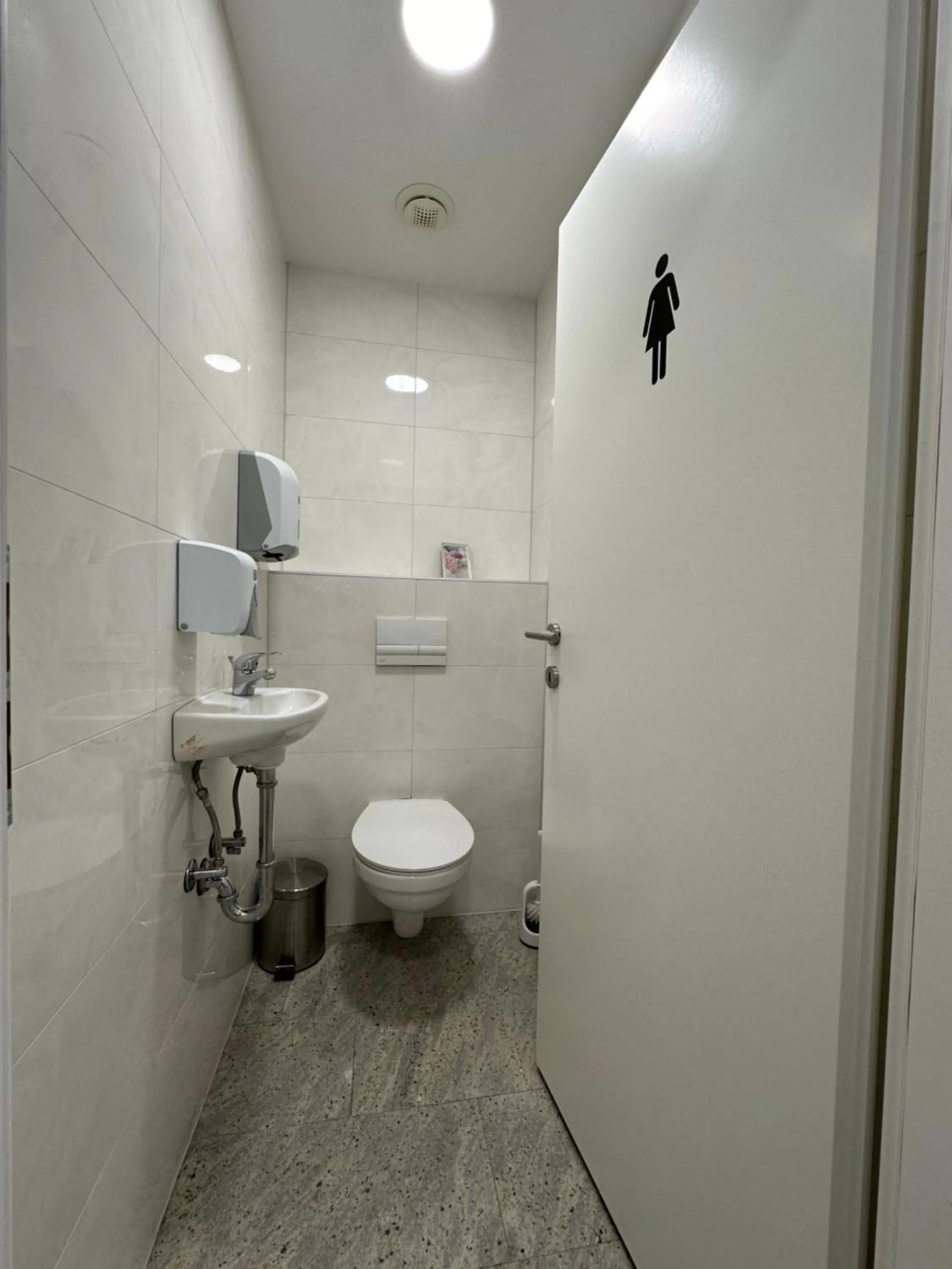 Toilet in Hostel Opera