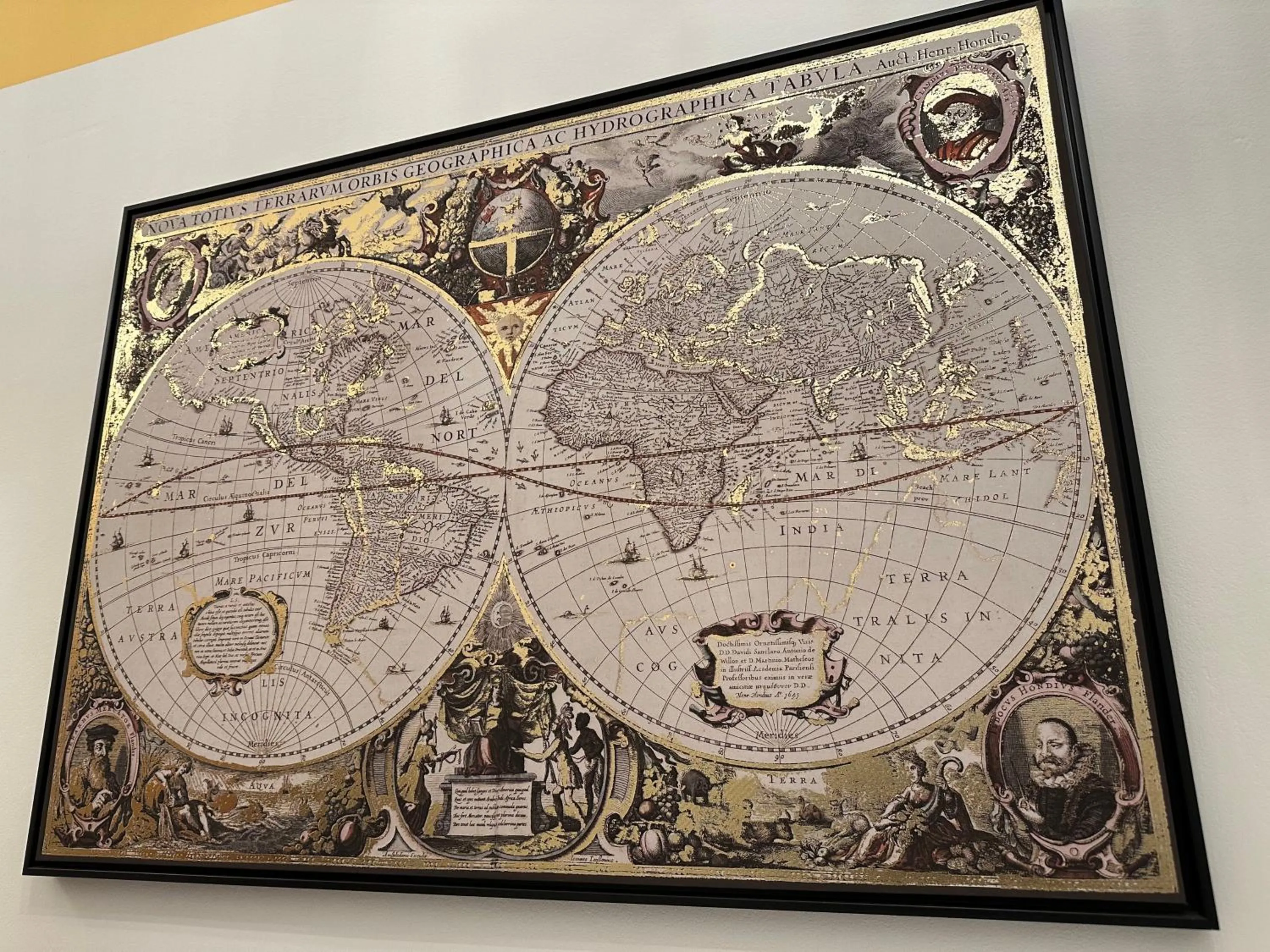 Communal kitchen in Hostel Opera