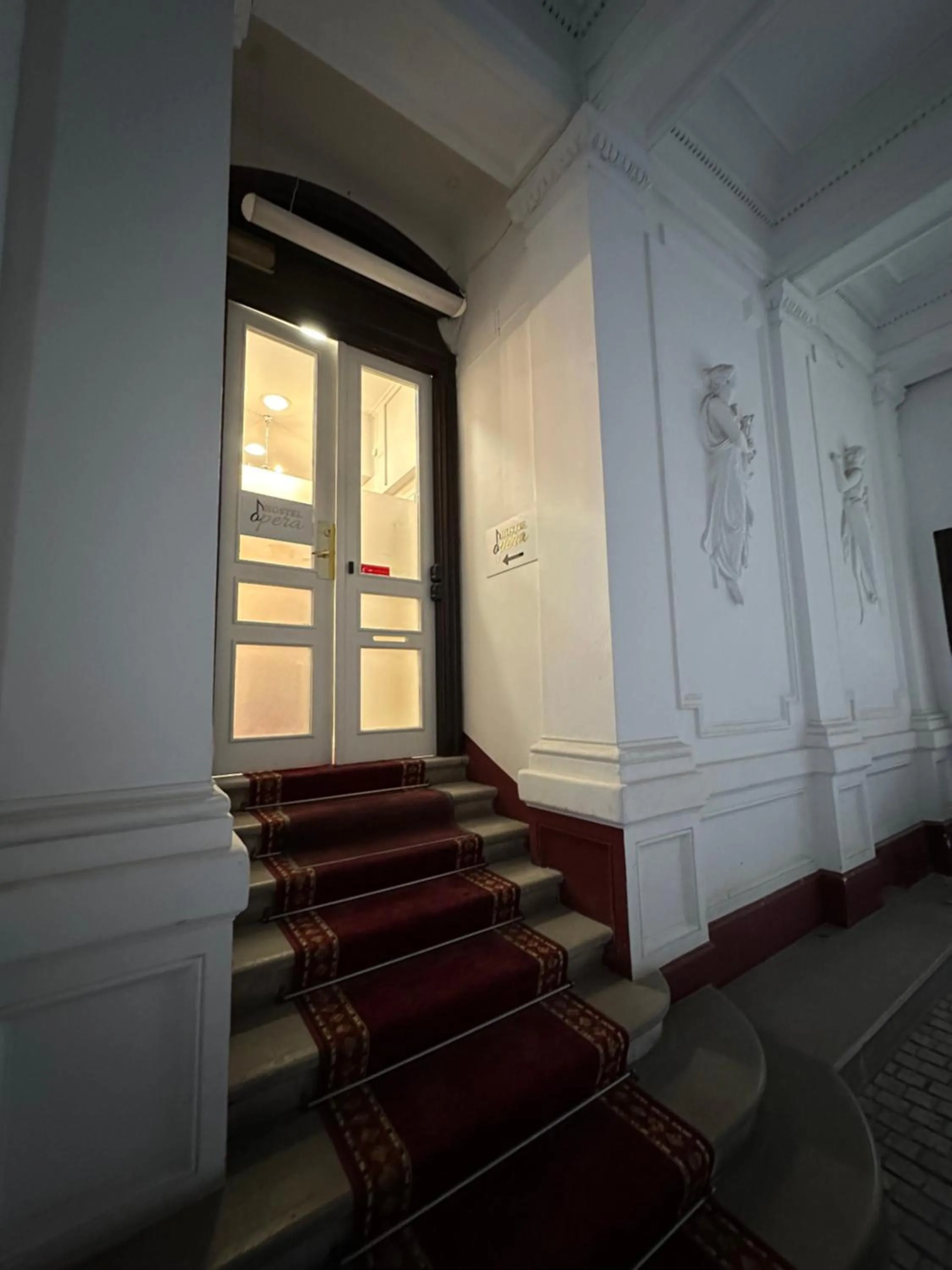 Facade/entrance in Hostel Opera