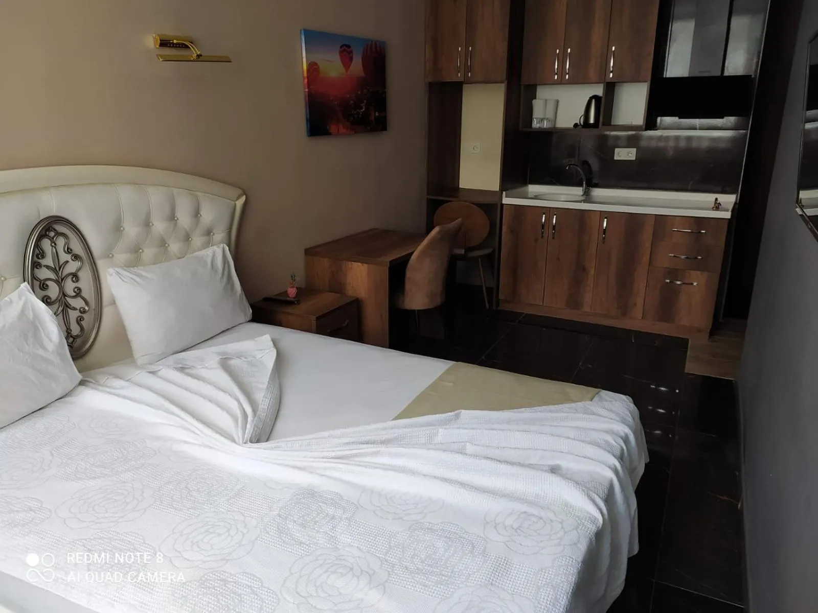 Bed in Center Room Otel