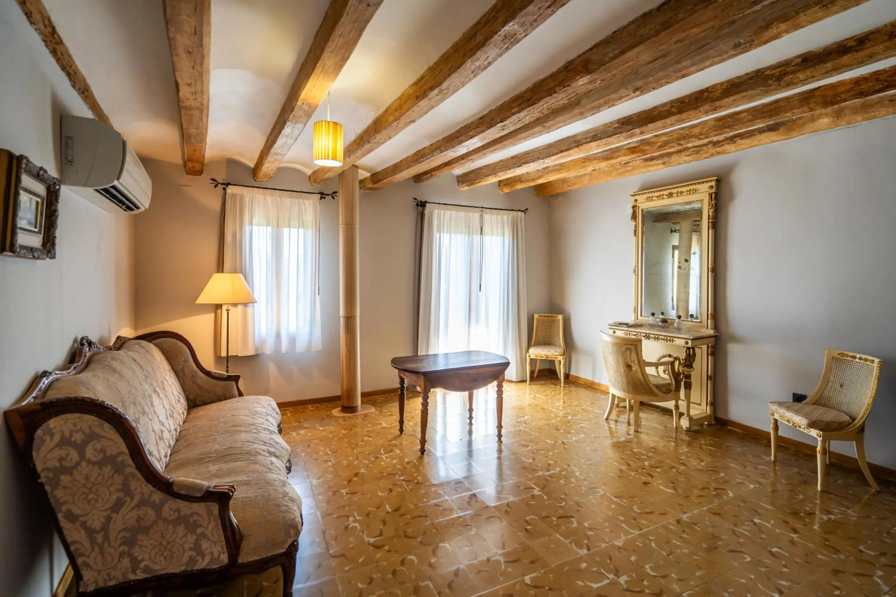 Lo Palauet de la Muralla