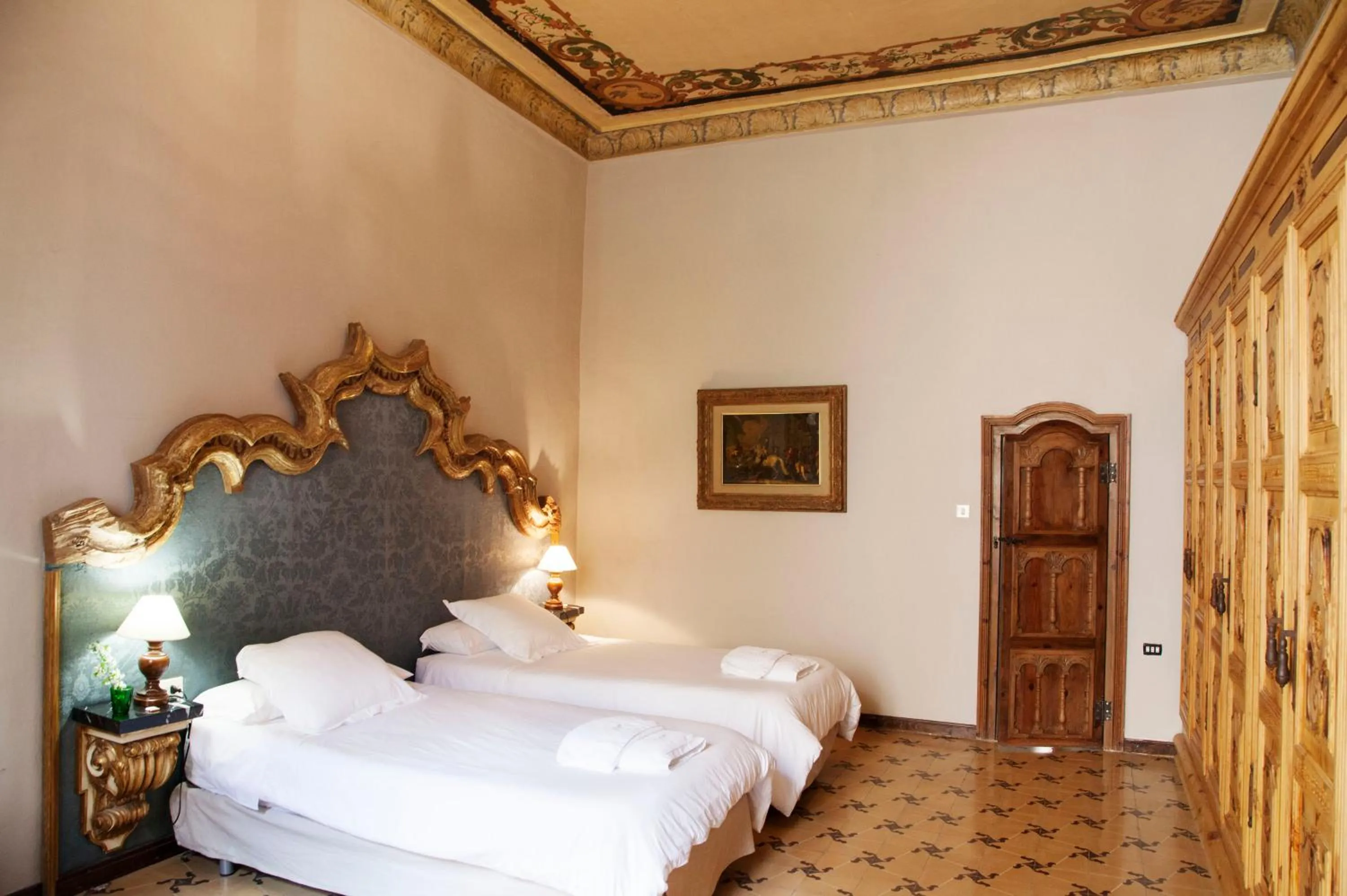 Photo of the whole room, Bed in Lo Palauet de la Muralla