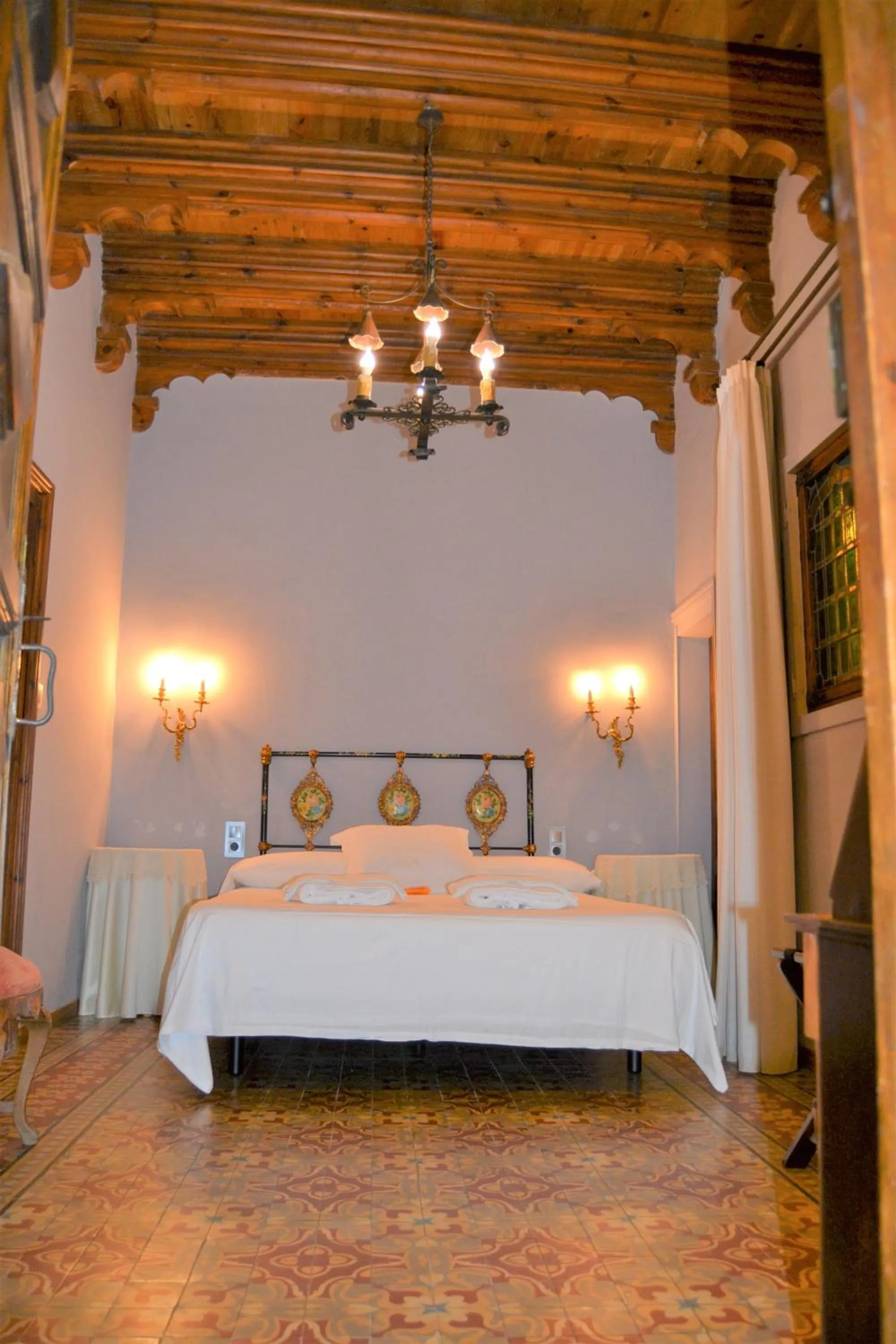 Photo of the whole room, Bed in Lo Palauet de la Muralla