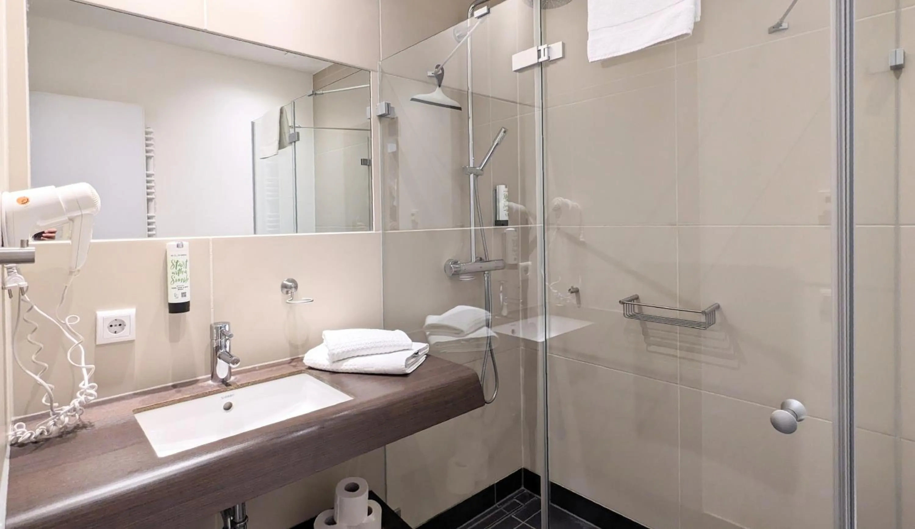 Shower in Boardinghaus Weinberg Campus