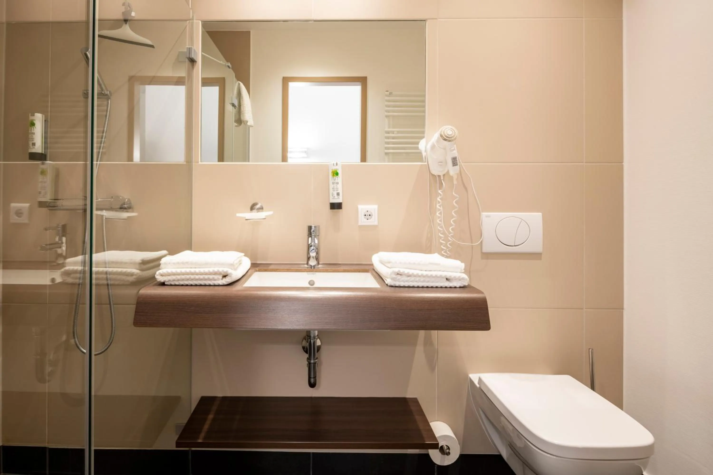 Shower in Boardinghaus Weinberg Campus