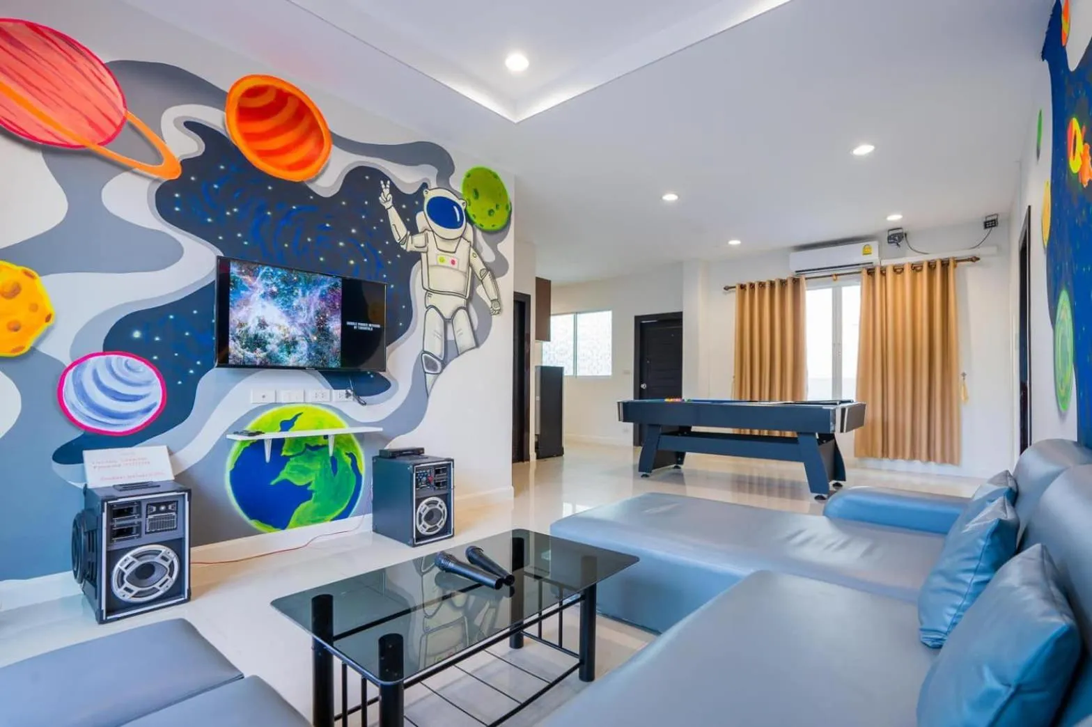 Space X Slider 4 Bedrooms Pool Villa Huahin