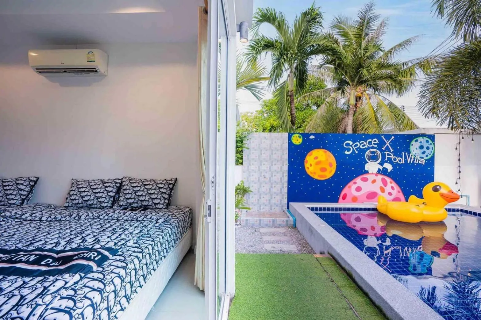Bed in Space X Slider 4 Bedrooms Pool Villa Huahin