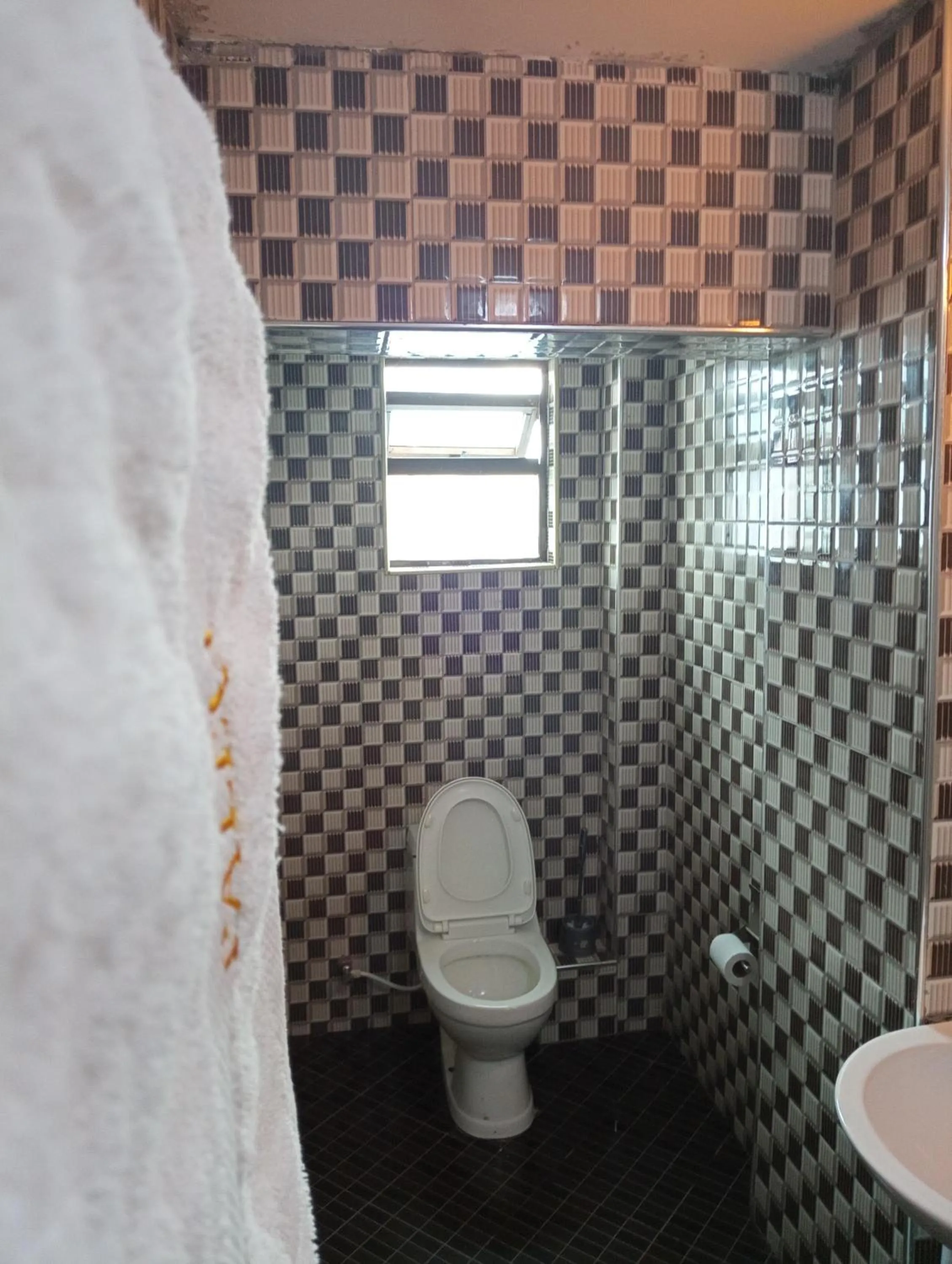 Toilet in Paleo Hotel and Spa, Thika