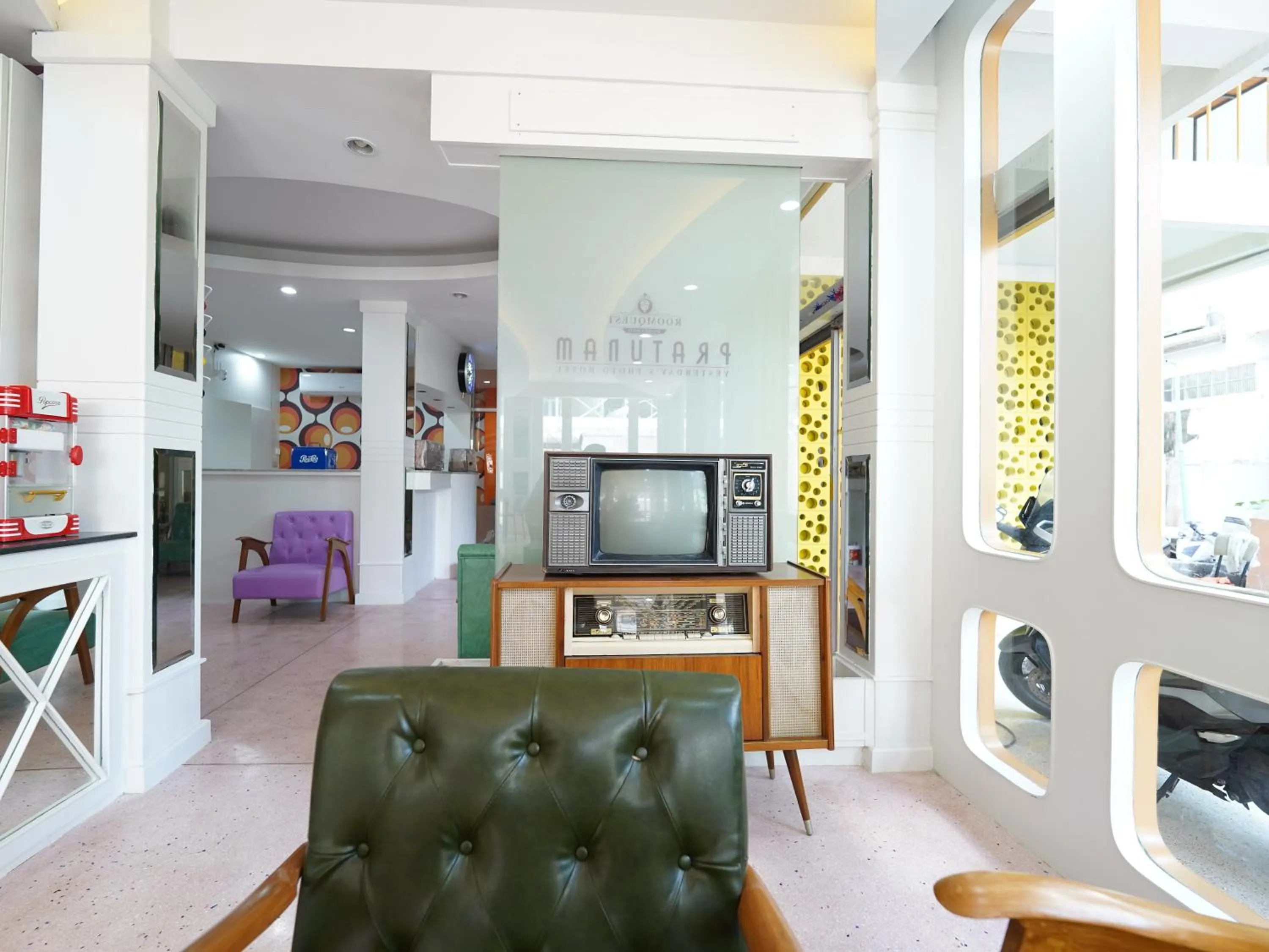 Living room in RoomQuest Hotel Pratunam