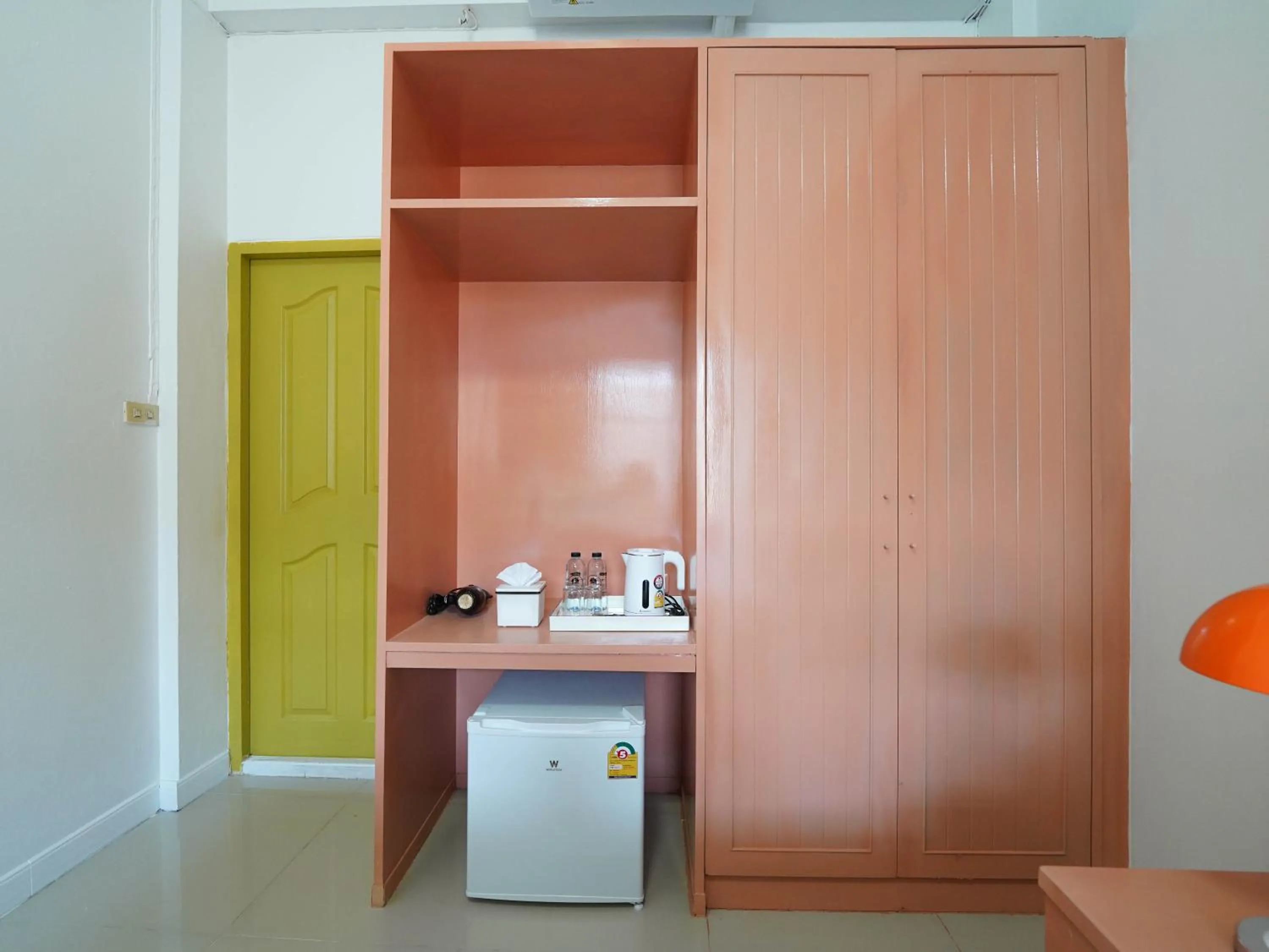Coffee/tea facilities in RoomQuest Hotel Pratunam