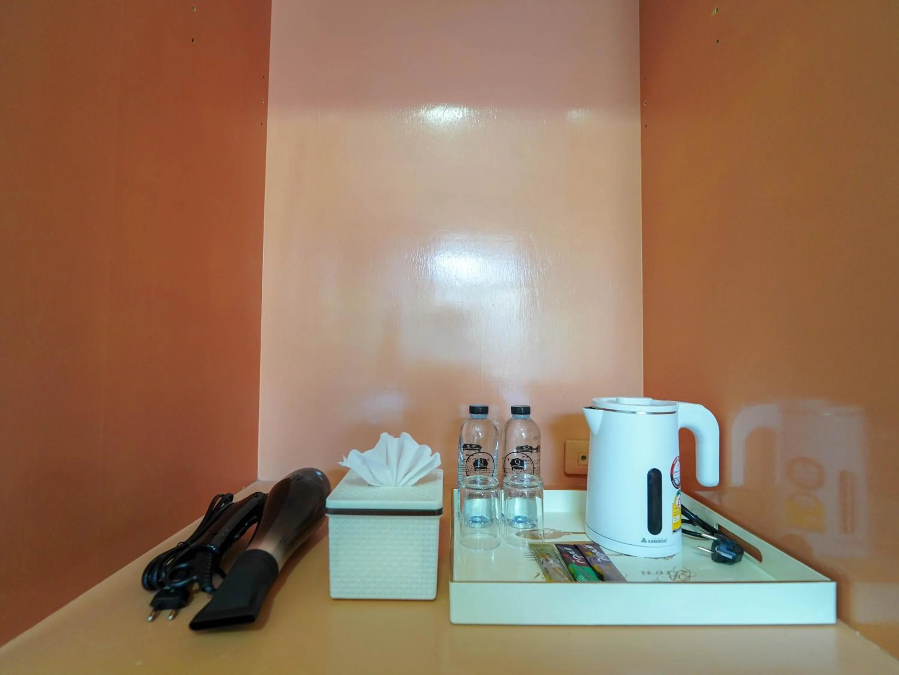 Coffee/tea facilities in RoomQuest Hotel Pratunam