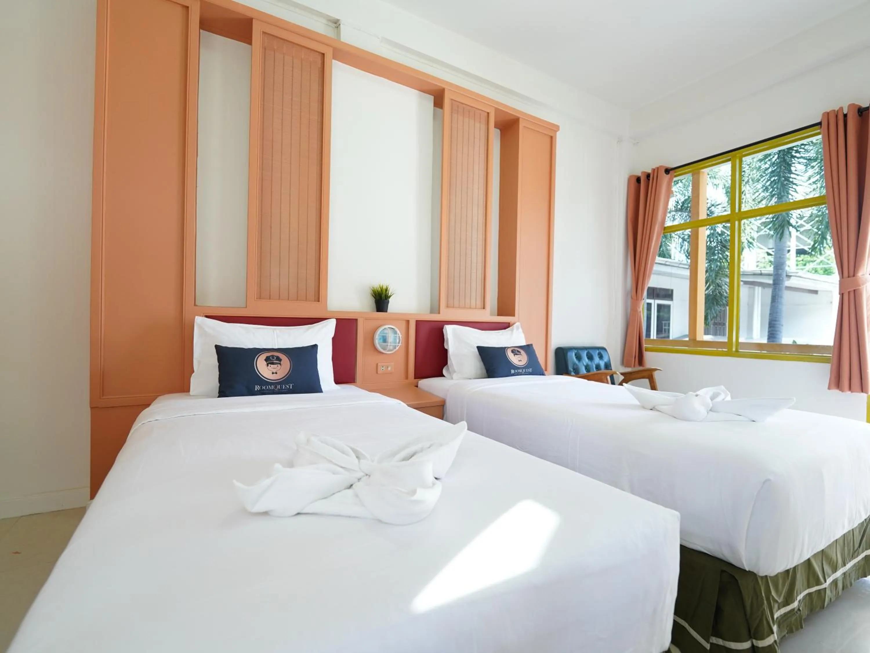 Photo of the whole room in RoomQuest Hotel Pratunam