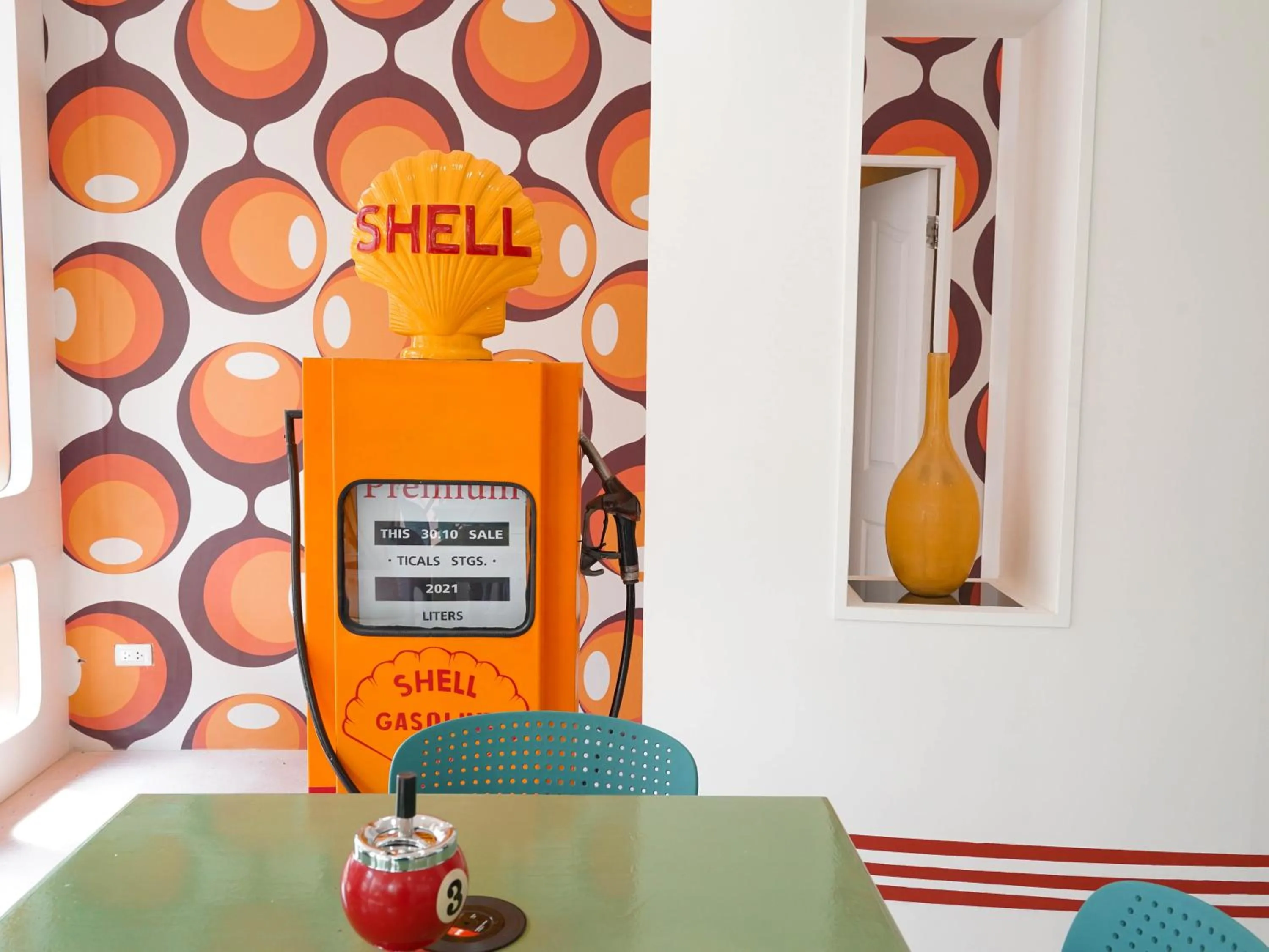 Seating area in RoomQuest Hotel Pratunam