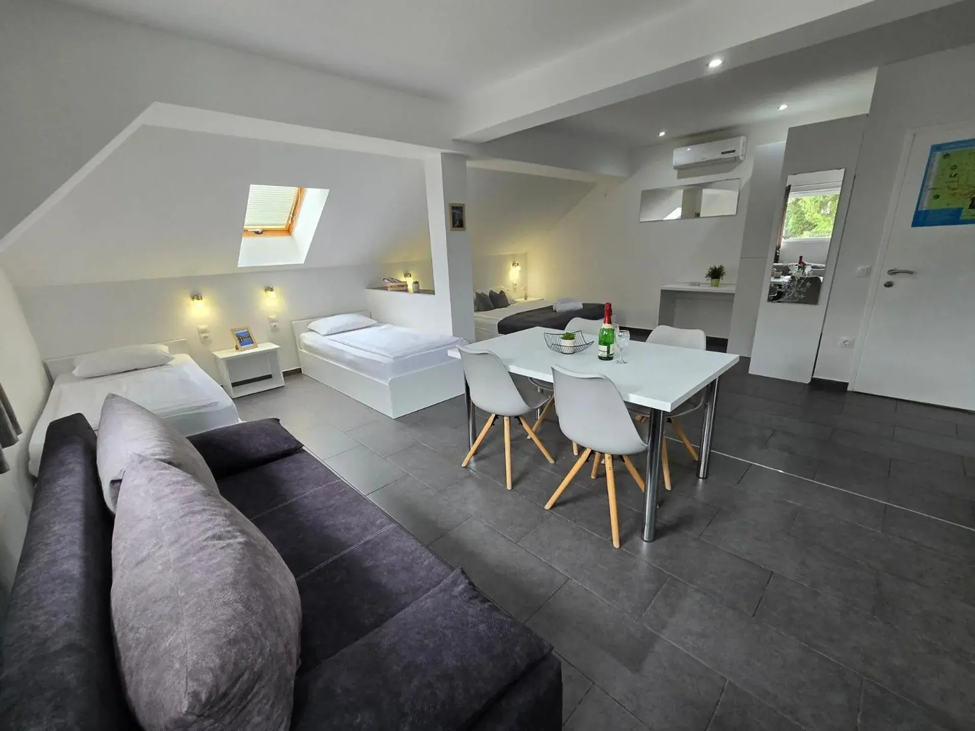 Comfort Quadruple Room - single occupancy in B&B Cindra Comfort Quadruple Room - single occupancy in B&B Cindra