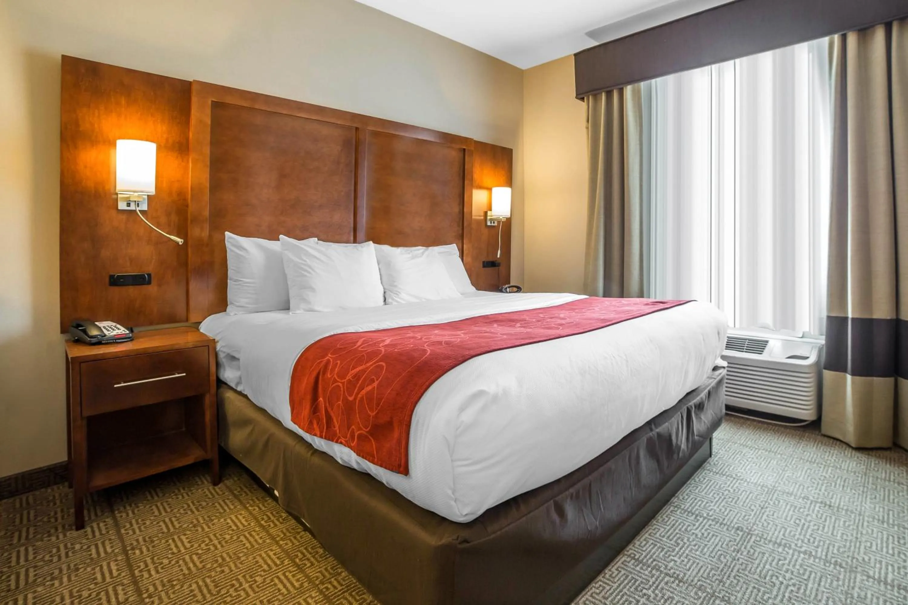 Bedroom, Bed in Comfort Suites Moab near Arches National Park