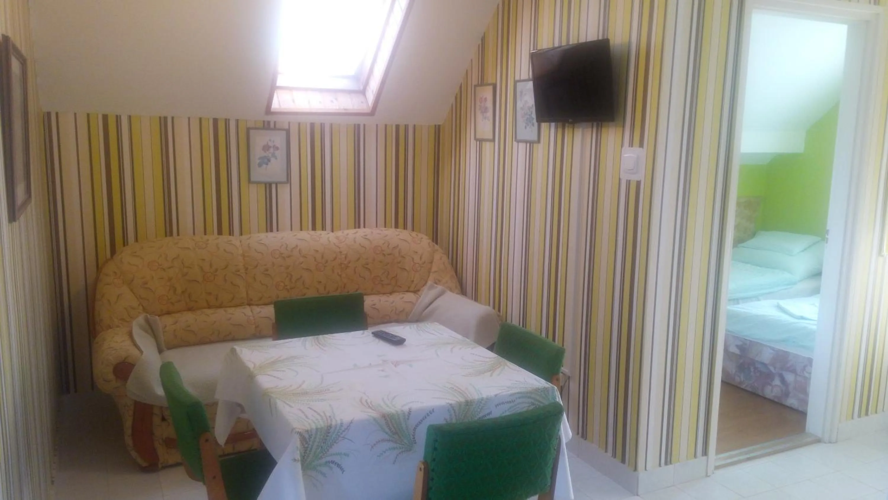 Ország Apartmanház