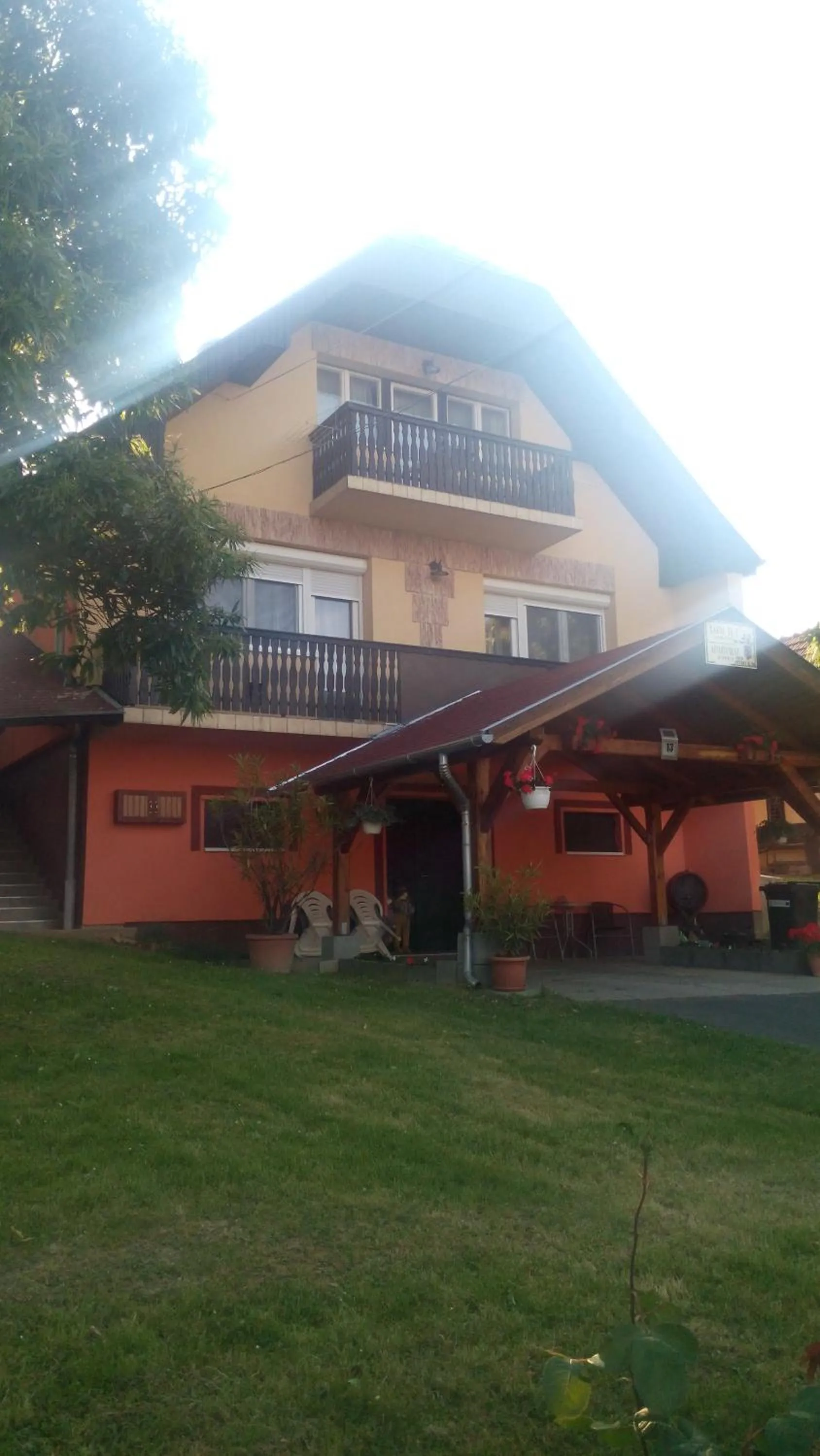 Ország Apartmanház