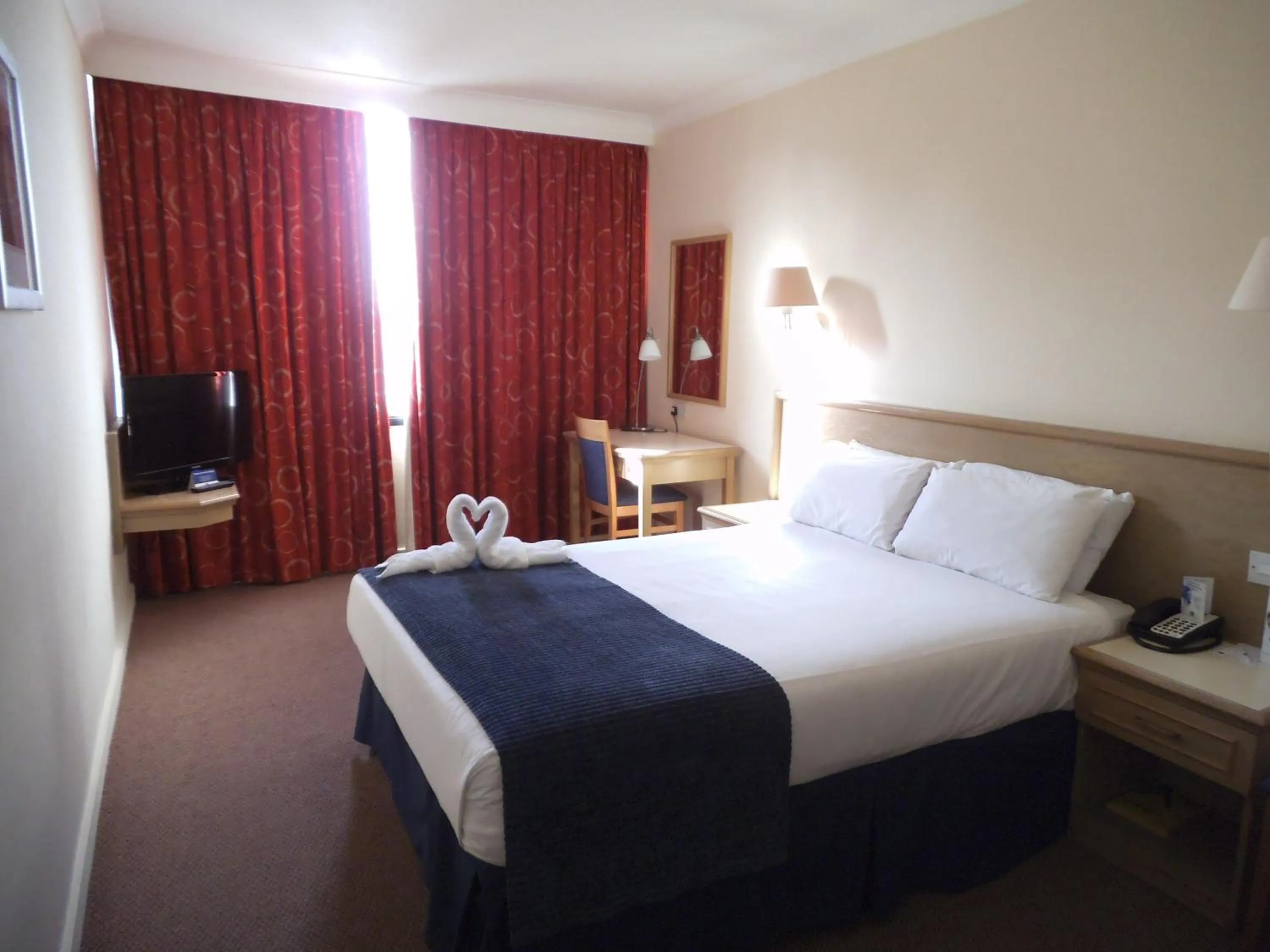 Photo of the whole room in Airport Inn Gatwick