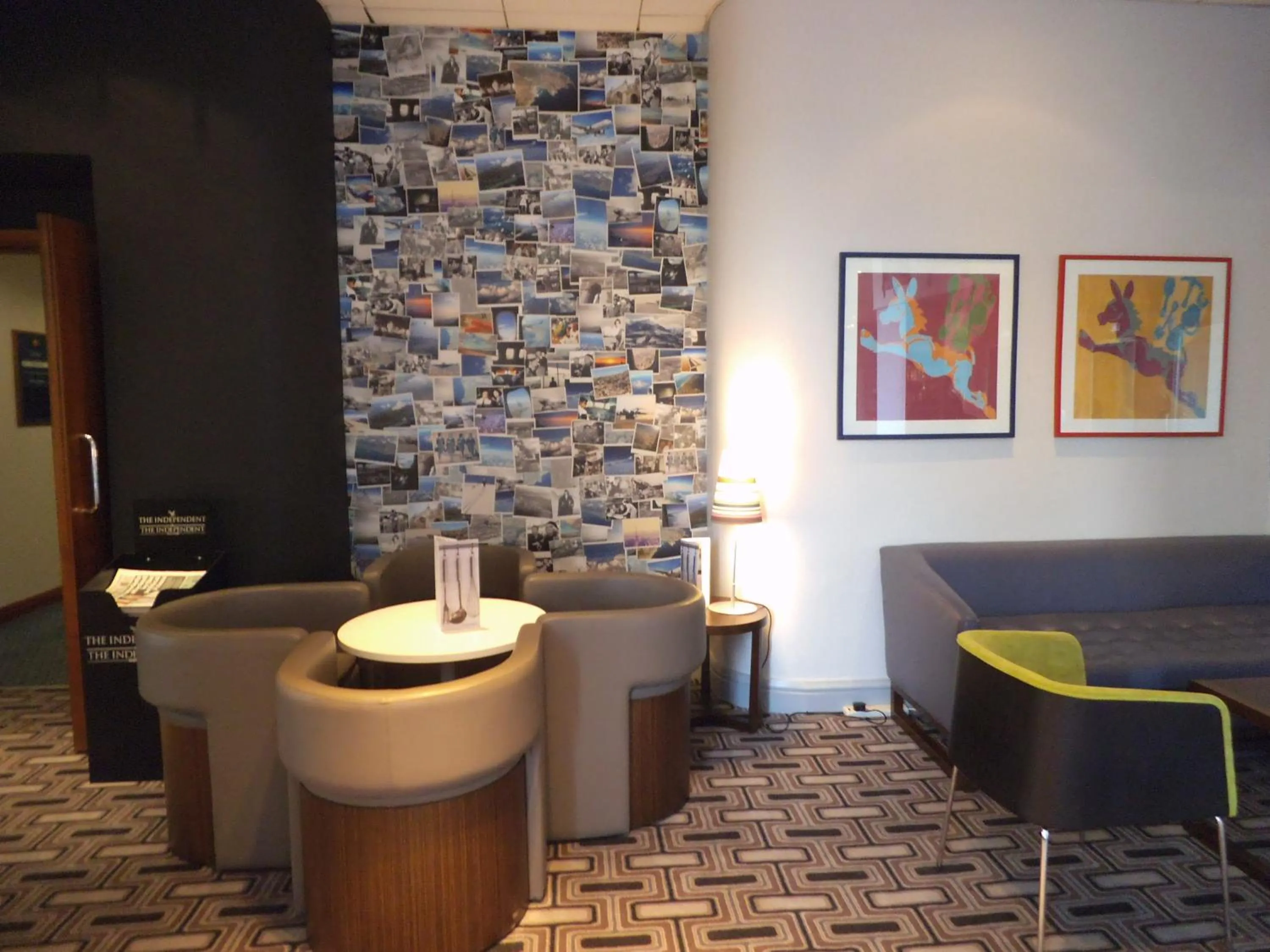 Lounge or bar in Airport Inn Gatwick