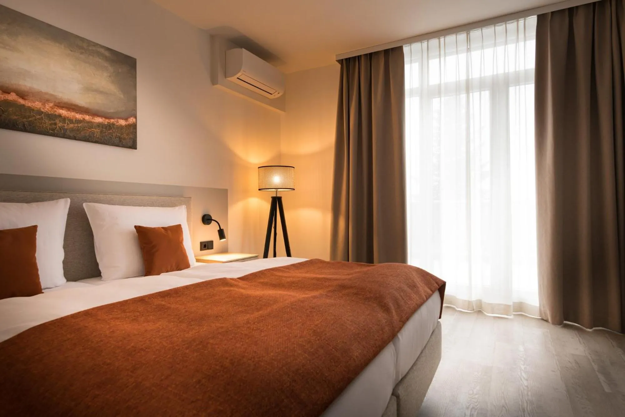 Photo of the whole room, Bed in Atrium Apart Hotel Brühl