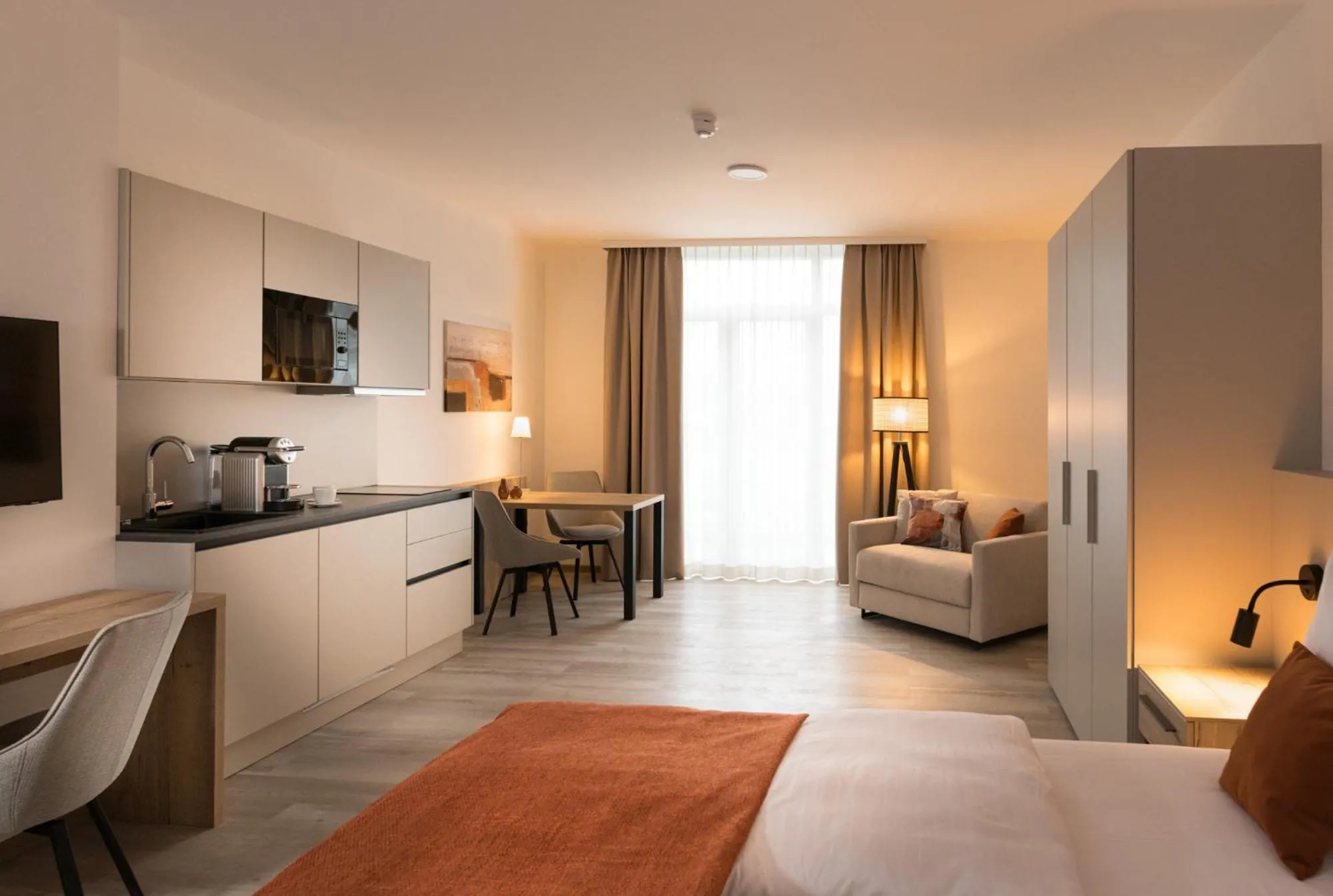 Photo of the whole room, Bed in Atrium Apart Hotel Brühl