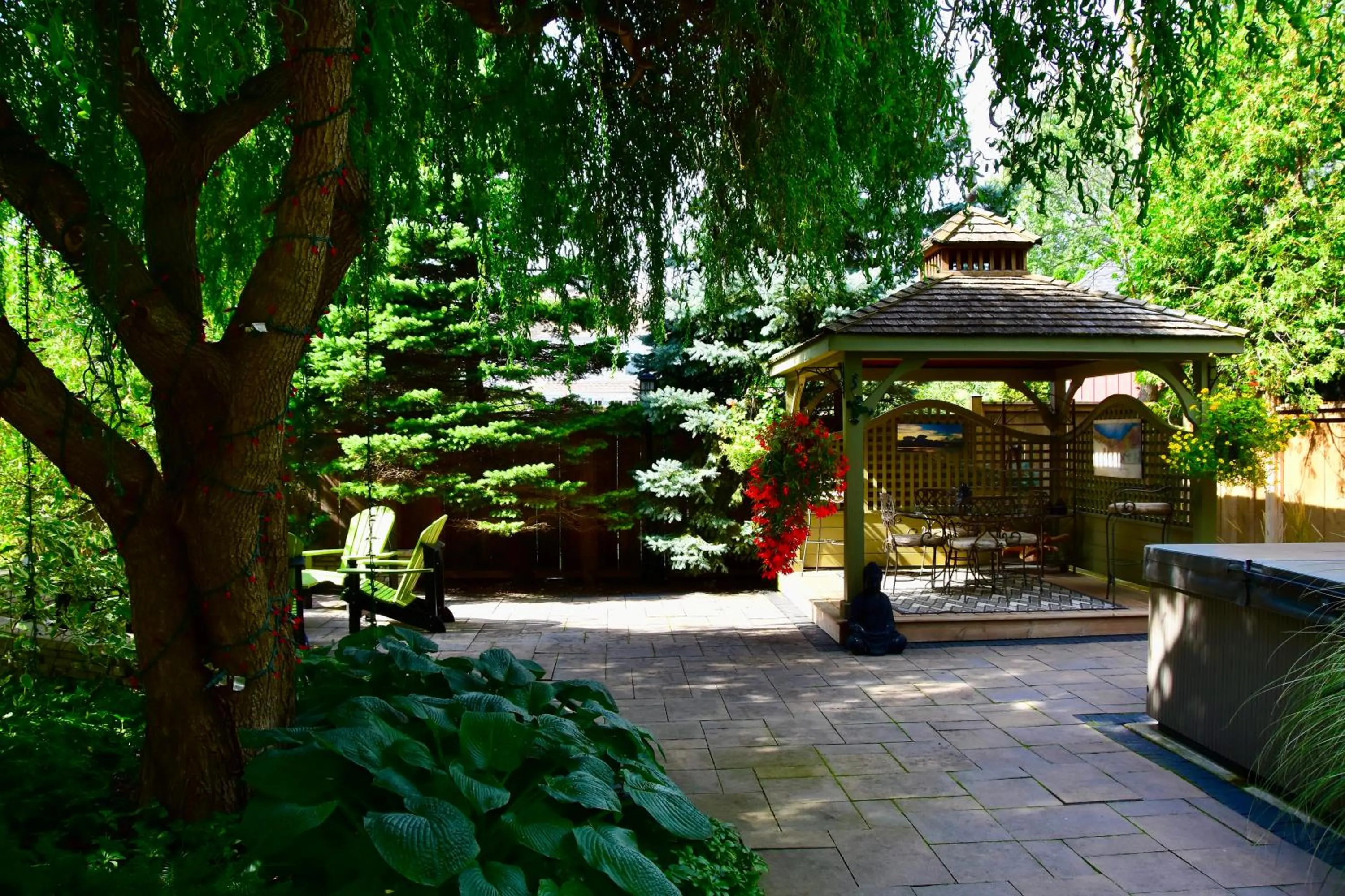 Garden in Explorer House Bed & Breakfast