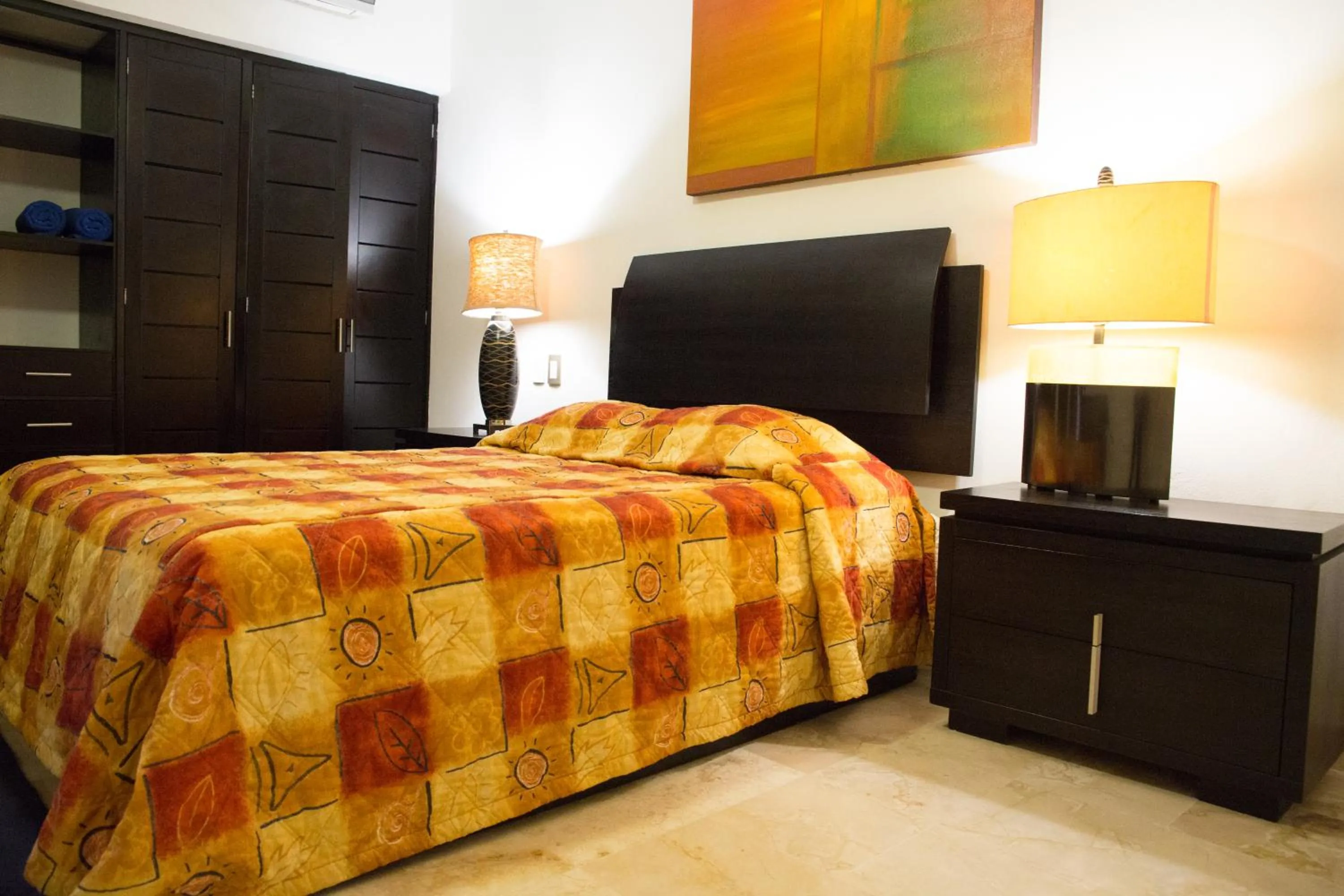 Bedroom, Bed in Ocean Front Corto Maltes 104 in Downtown