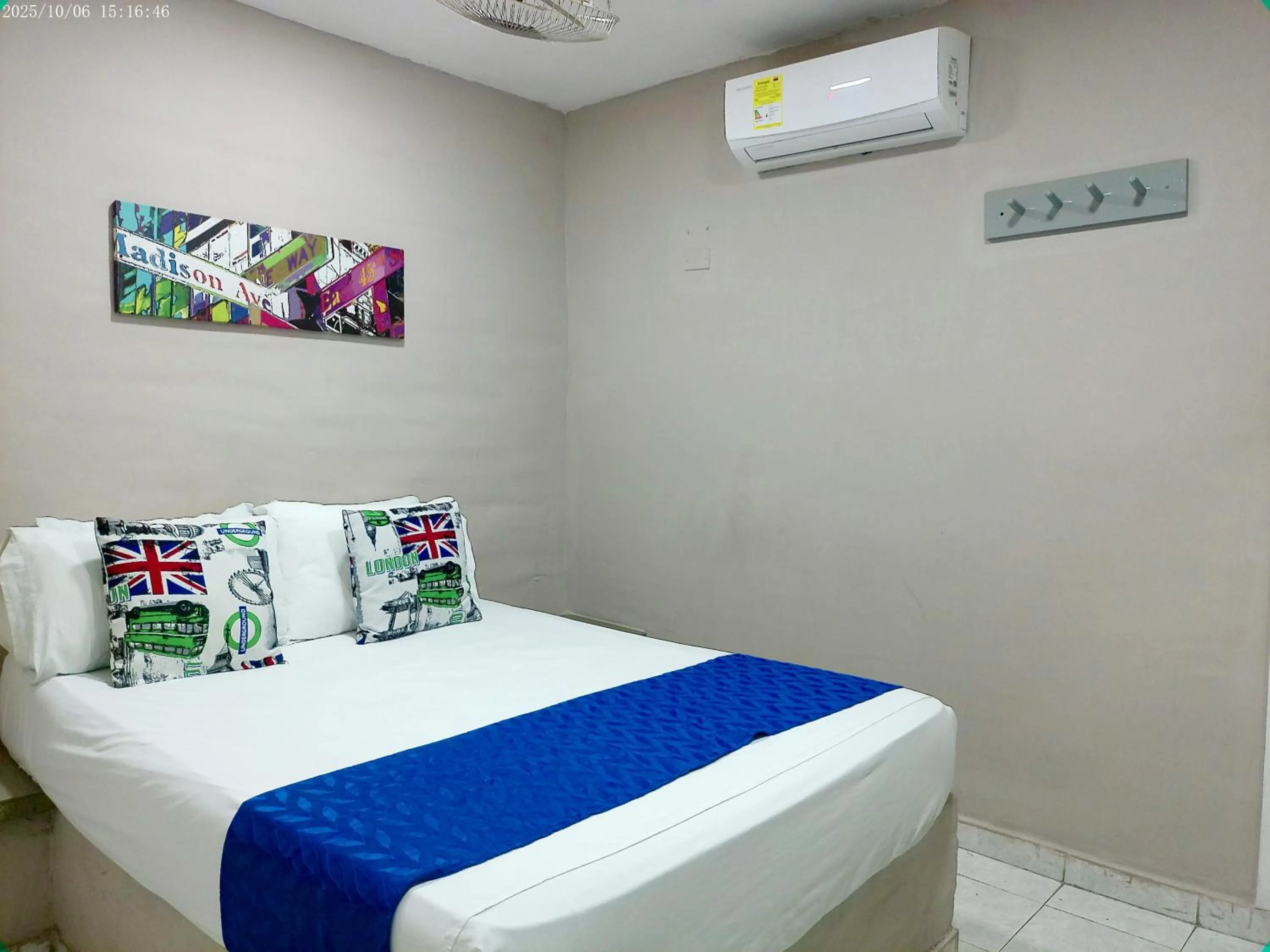 Bed in Hotel Casa Boston Inn by Finerh