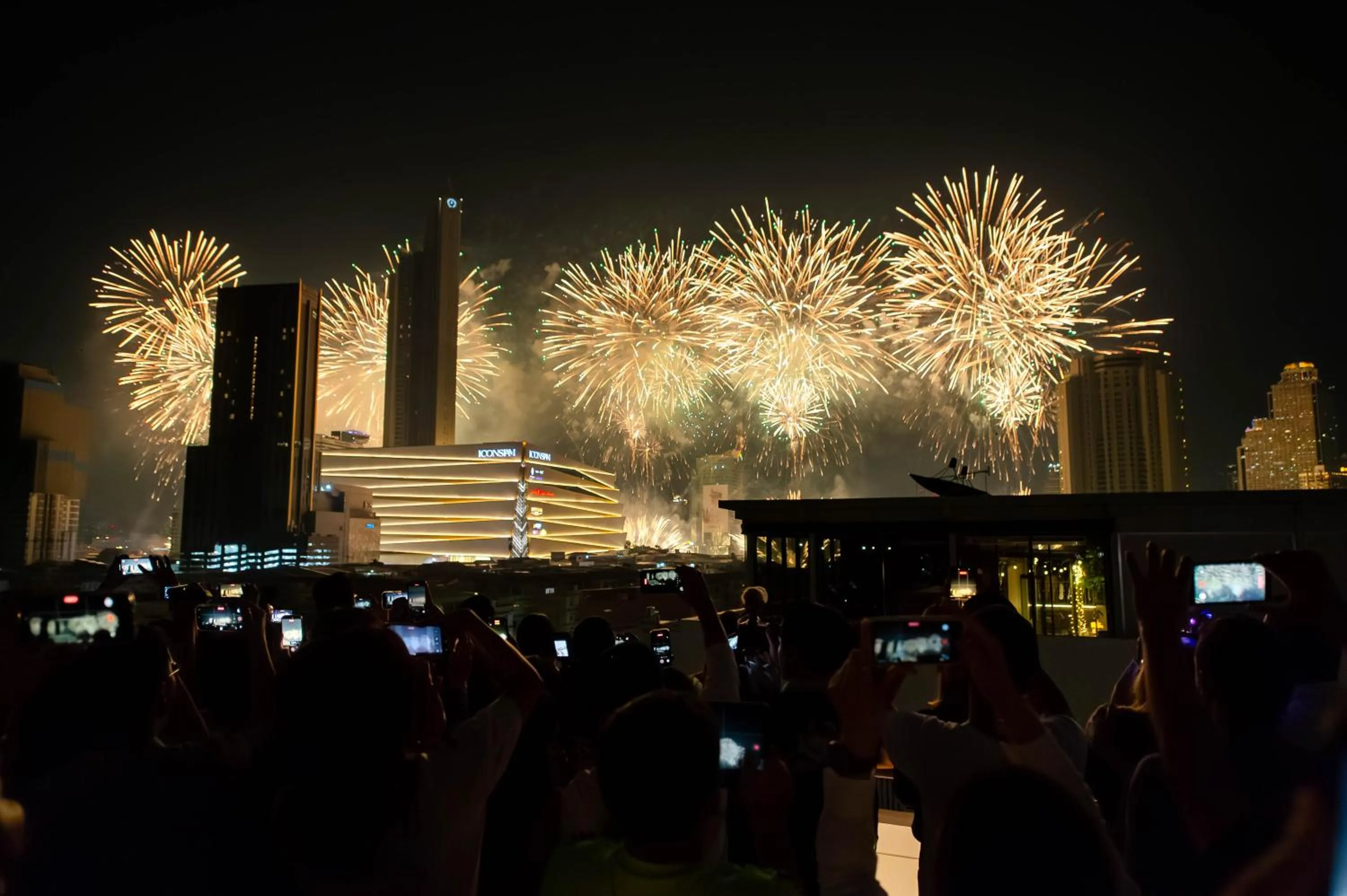 Night in Saan Hotel Sathorn