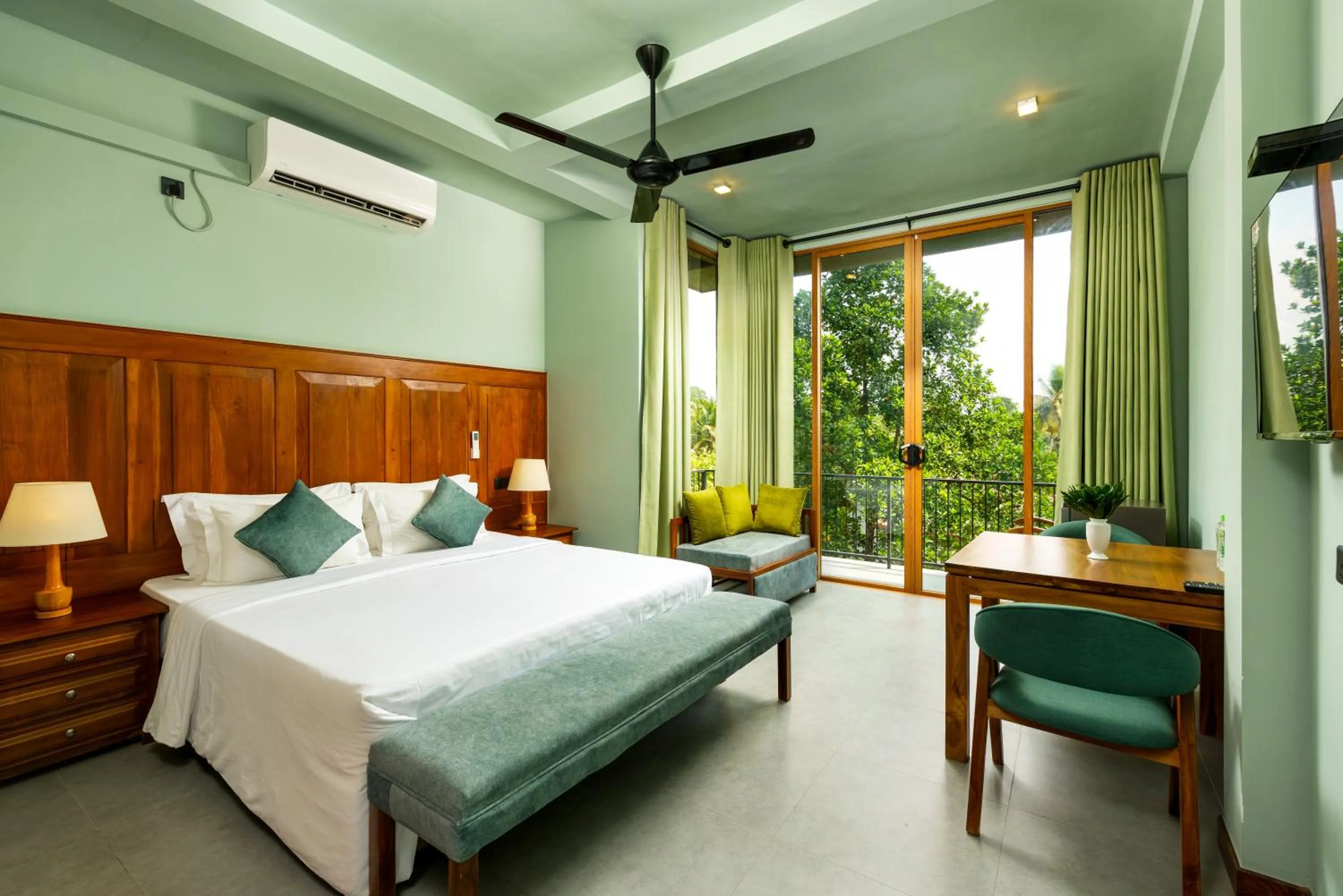 Photo of the whole room, Bed in Villa Rumassala Luxury Chalets Unawatuna