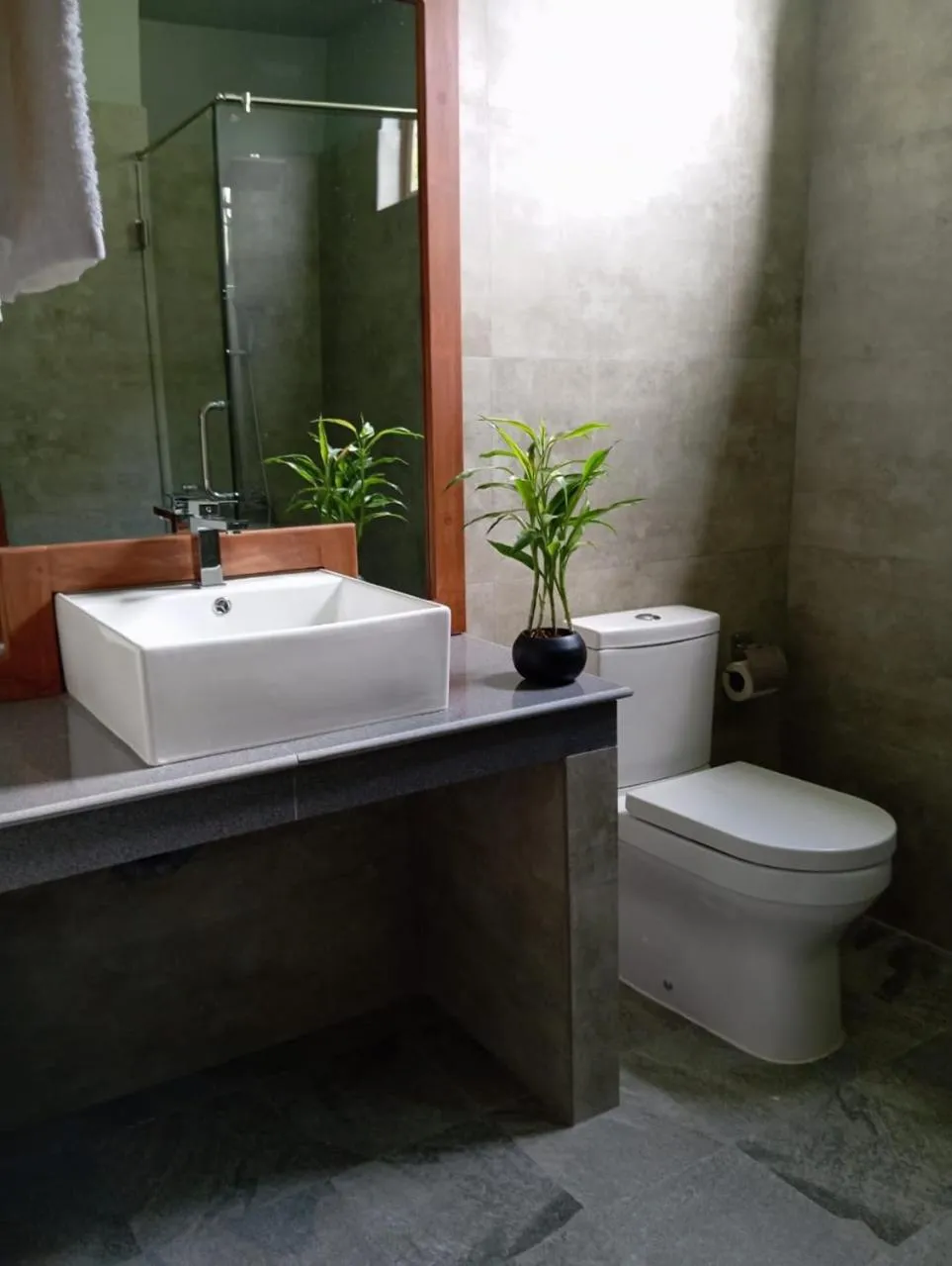 Bathroom in Villa Rumassala Luxury Chalets Unawatuna