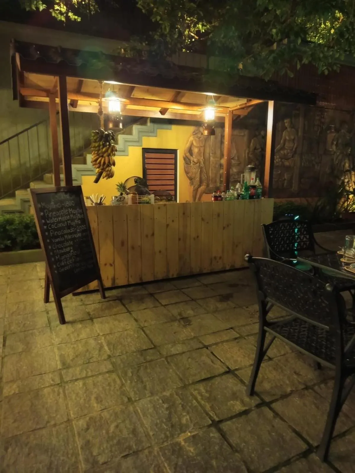 Restaurant/places to eat in Villa Rumassala Luxury Chalets Unawatuna