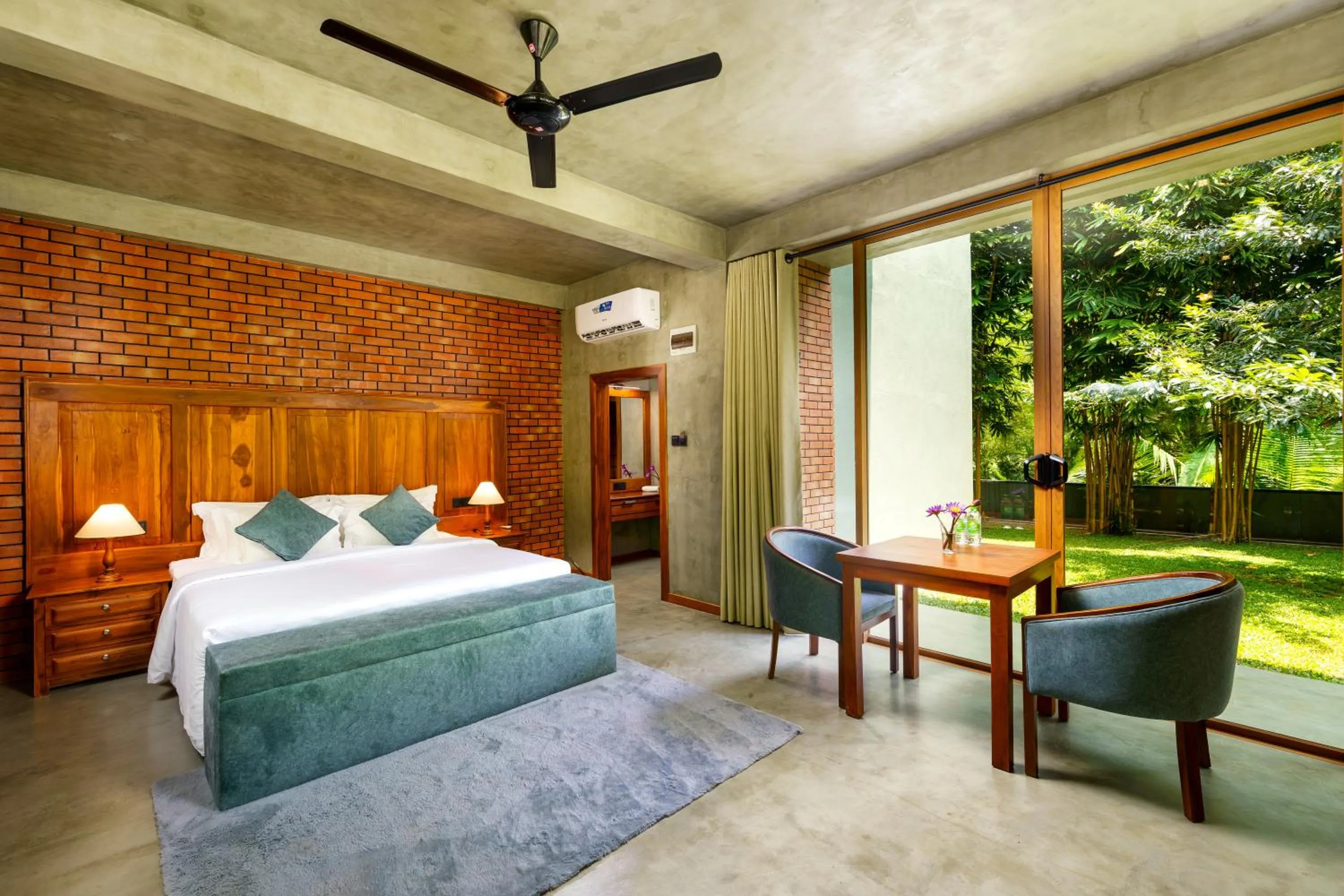 Bed in Villa Rumassala Luxury Chalets Unawatuna