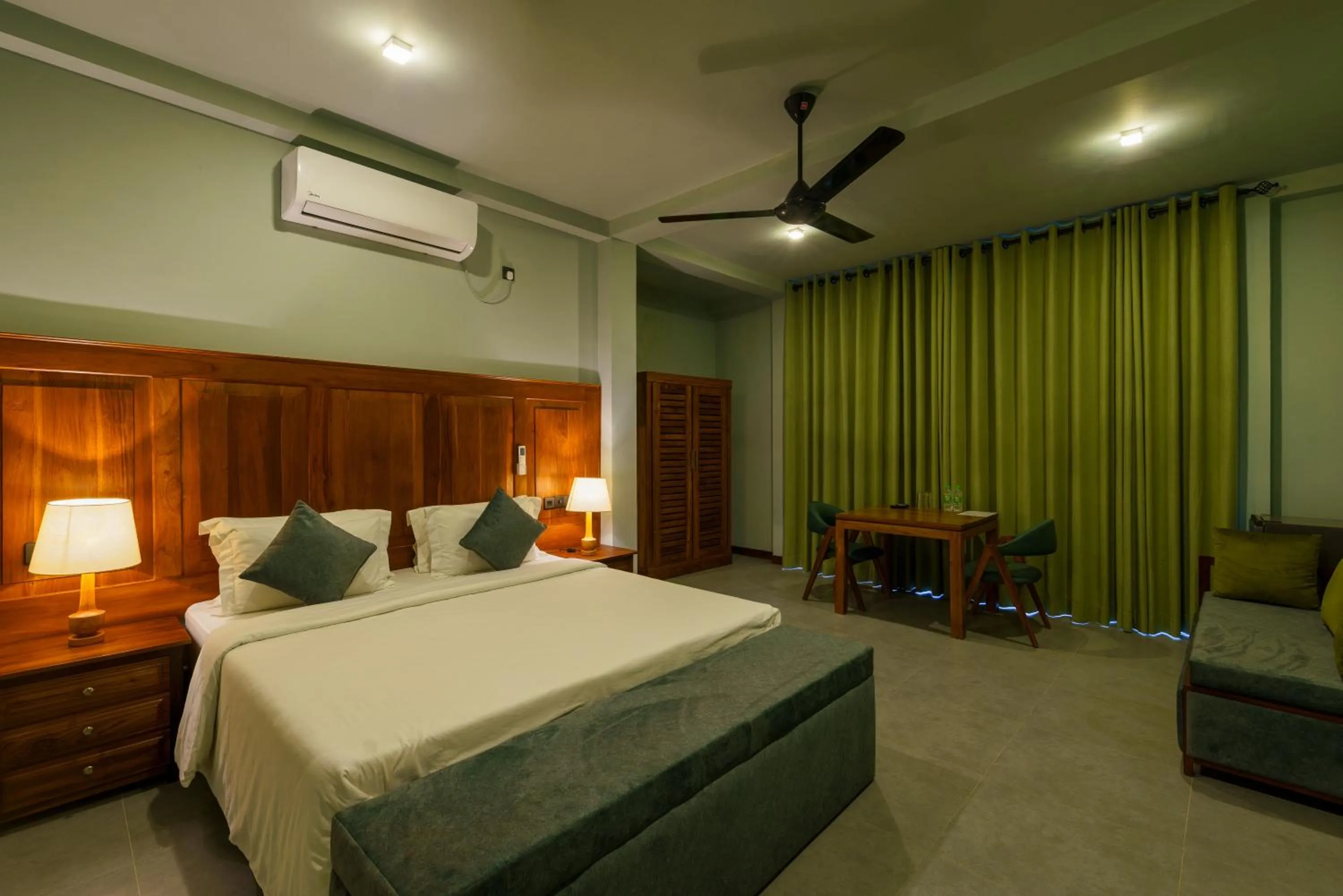 Bed in Villa Rumassala Luxury Chalets Unawatuna