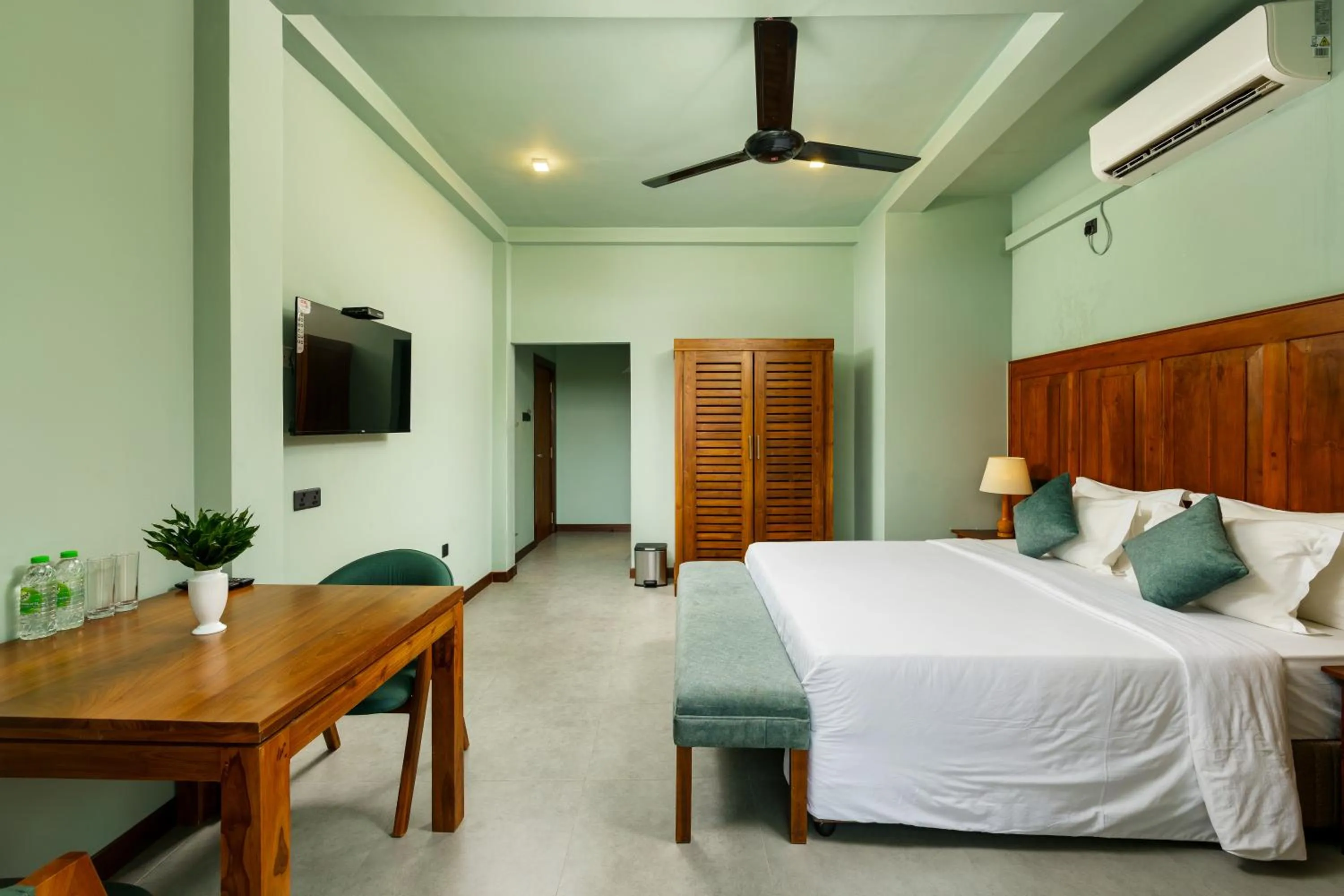 Bed in Villa Rumassala Luxury Chalets Unawatuna