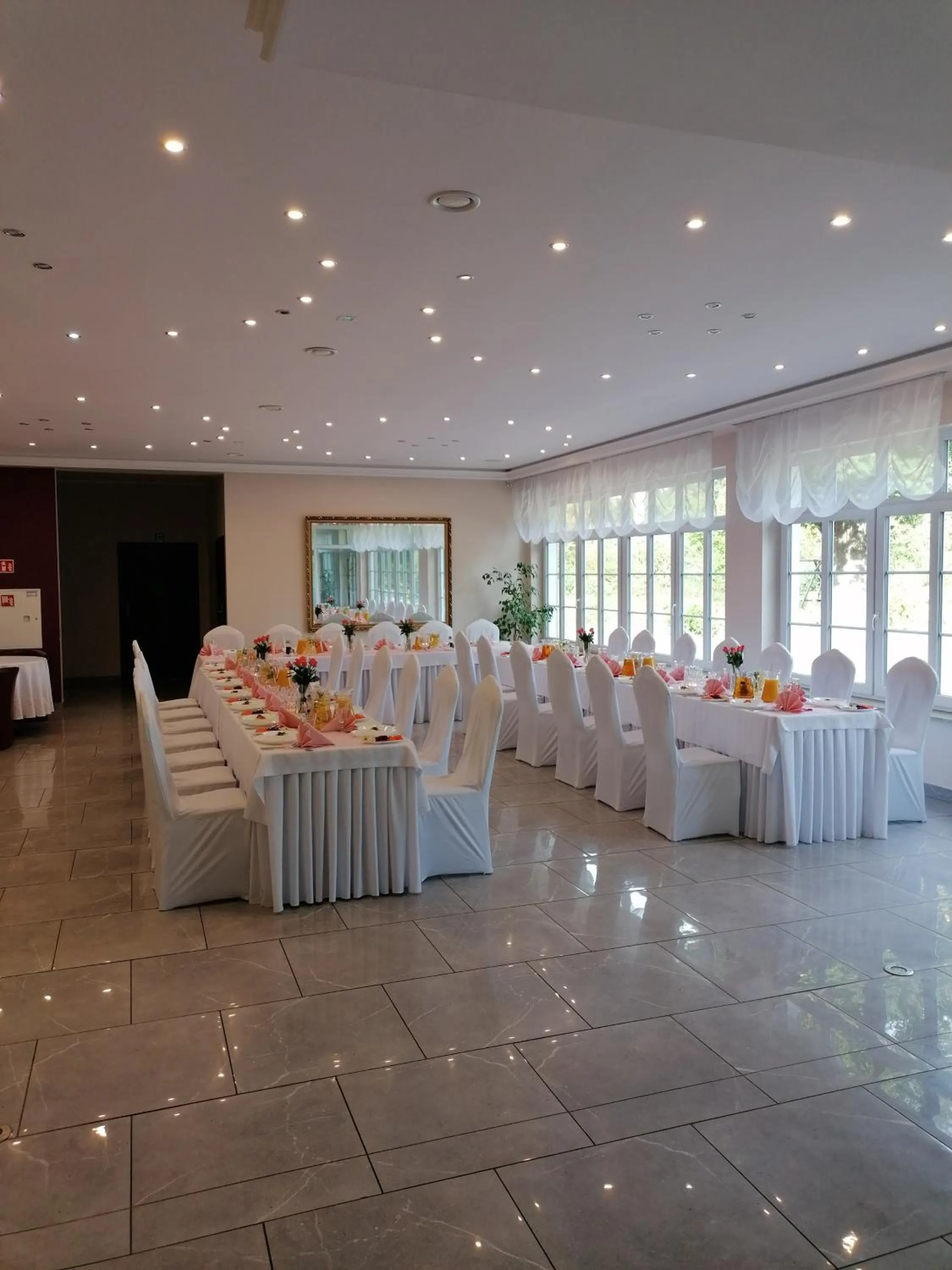 Restaurant/places to eat in Hotel i Restauracja Chopin