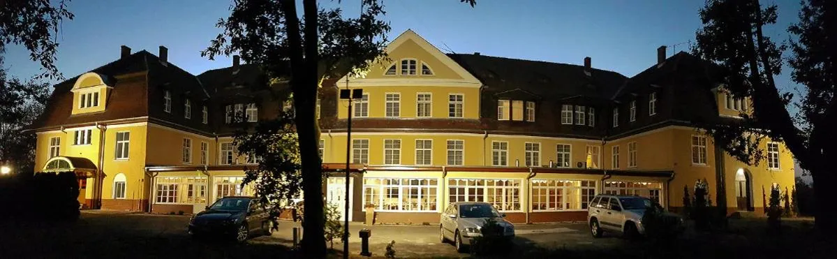 Property building in Hotel i Restauracja Chopin