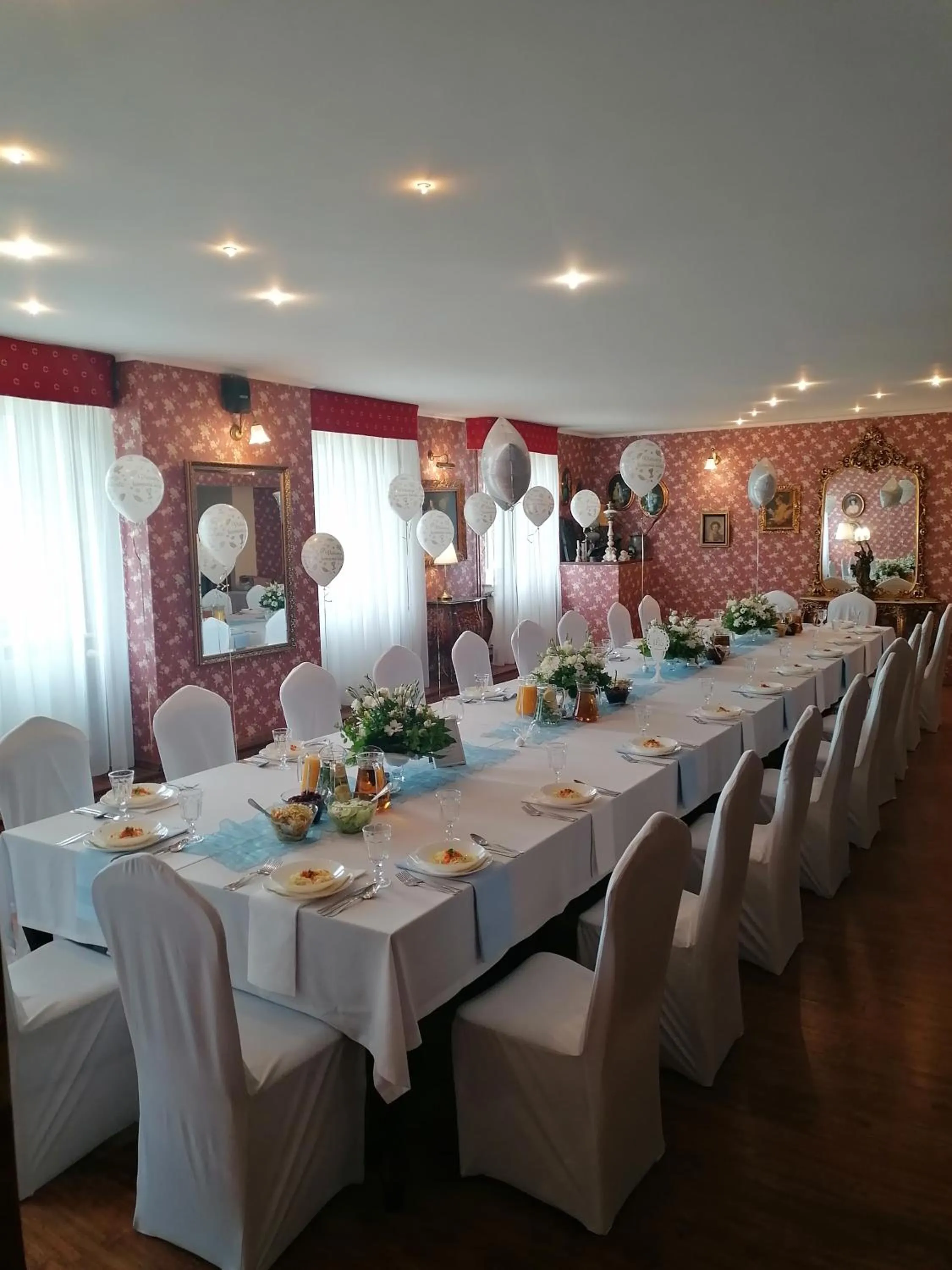 Restaurant/places to eat in Hotel i Restauracja Chopin