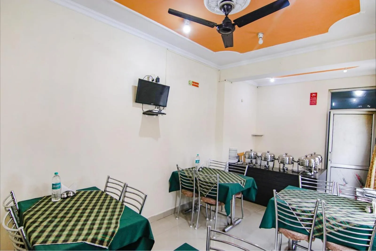 Restaurant/places to eat in Hotel Anuj Regency